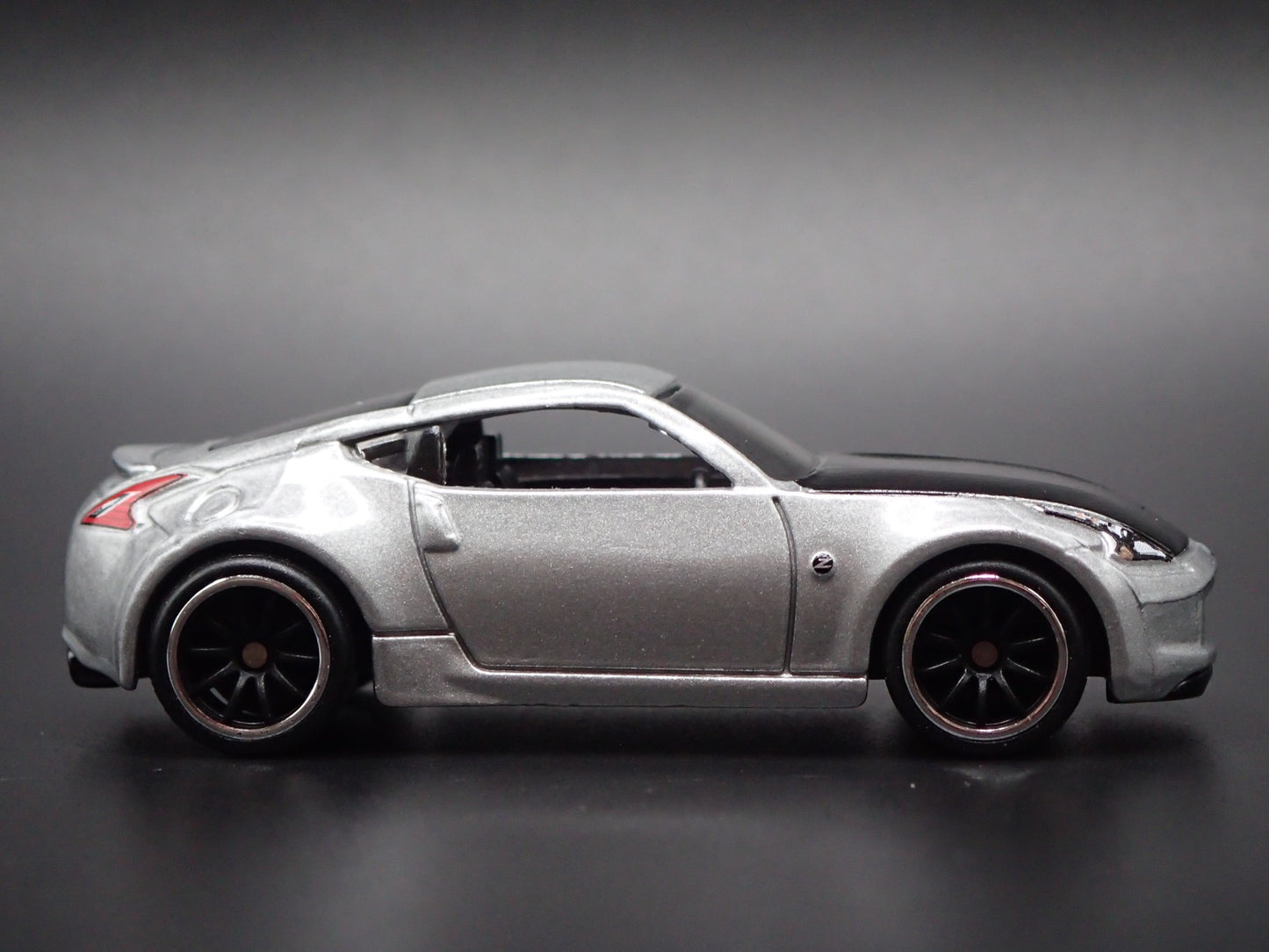 2009-2020 NISSAN 370Z SILVER 1:64 SCALE COLLECTIBLE DIORAMA DIECAST MODEL CAR