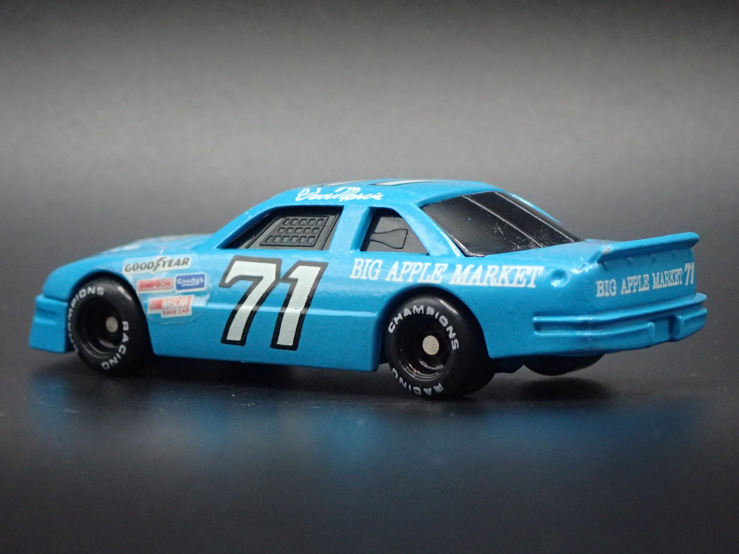 1991 91 CHEVY LUMINA #71 DAVE MARCIS NASCAR 1:64 SCALE DIECAST MODEL CAR