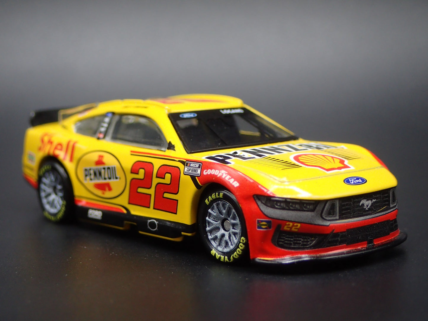 2025 25 FORD MUSTANG 22 JOEY LOGANO PENNZOIL NASCAR 1:64 SCALE DIECAST MODEL CAR