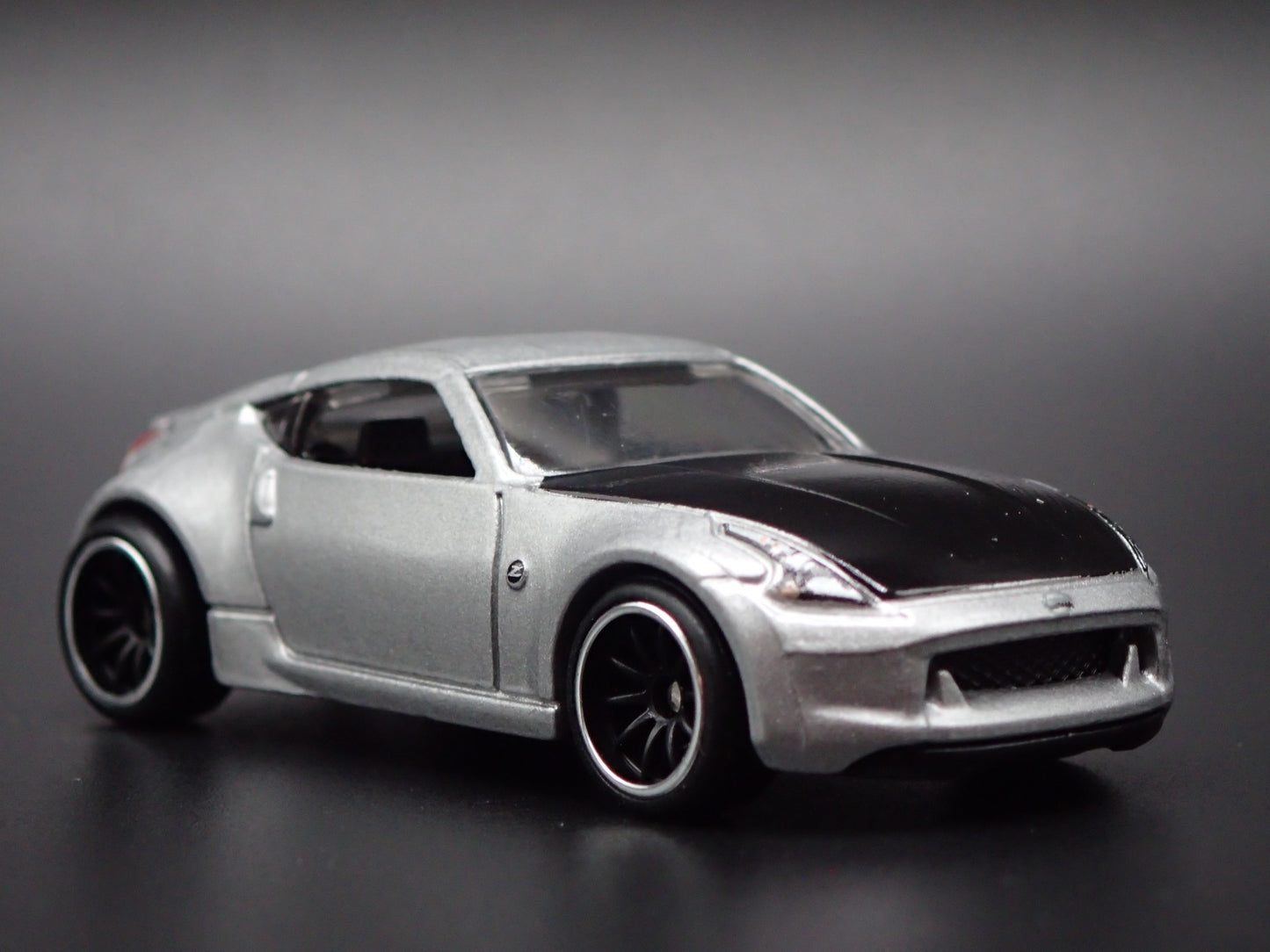 2009-2020 NISSAN 370Z SILVER 1:64 SCALE COLLECTIBLE DIORAMA DIECAST MODEL CAR