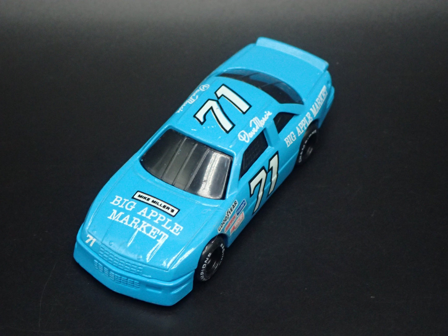1991 91 CHEVY LUMINA #71 DAVE MARCIS NASCAR 1:64 SCALE DIECAST MODEL CAR