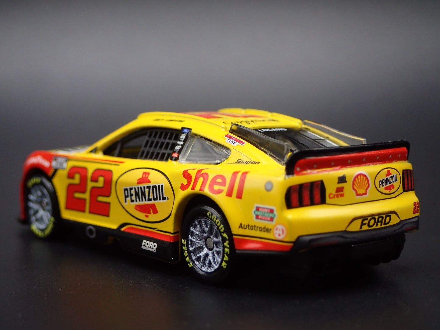 2025 25 FORD MUSTANG 22 JOEY LOGANO PENNZOIL NASCAR 1:64 SCALE DIECAST MODEL CAR