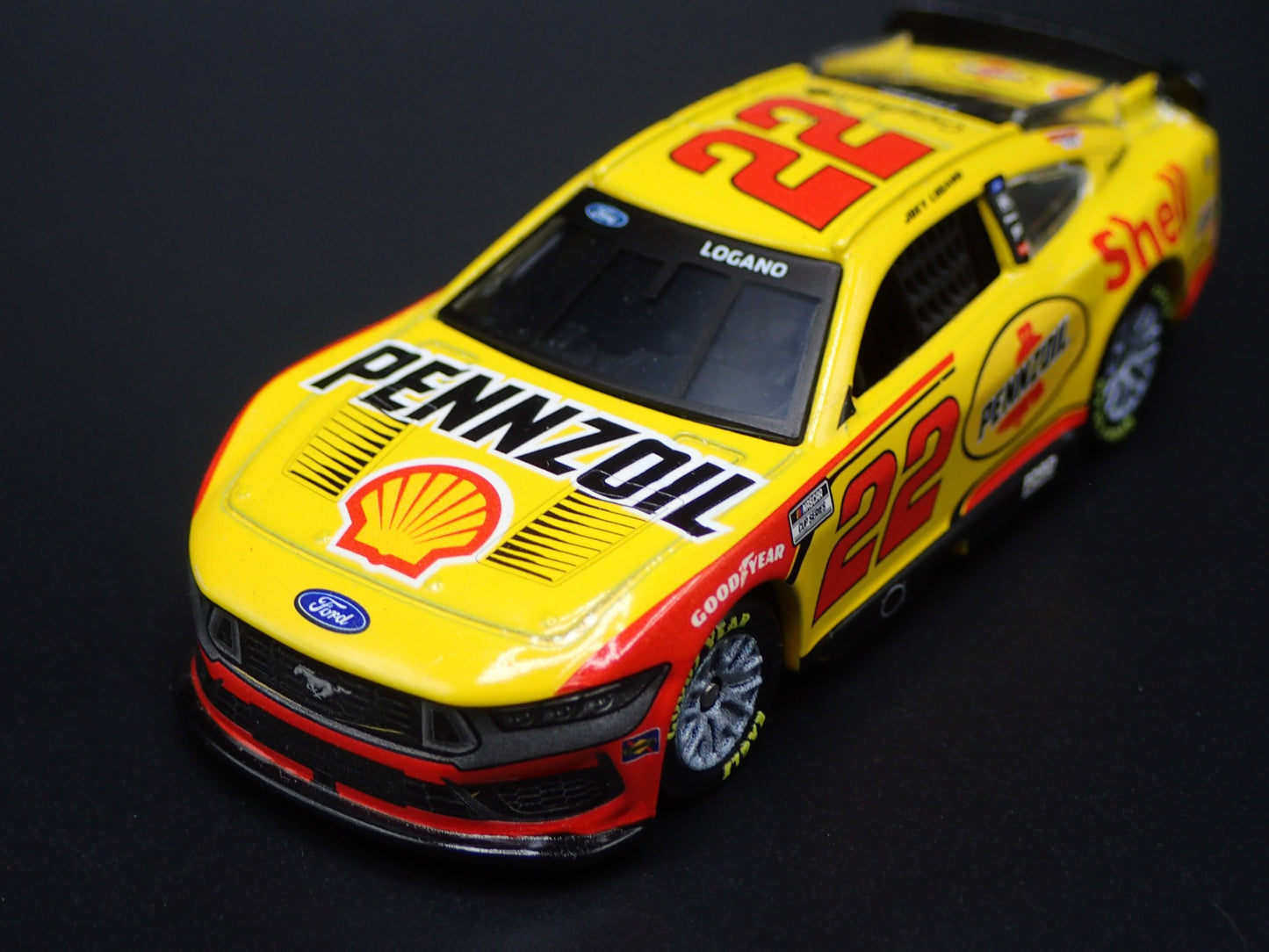 2025 25 FORD MUSTANG 22 JOEY LOGANO PENNZOIL NASCAR 1:64 SCALE DIECAST MODEL CAR