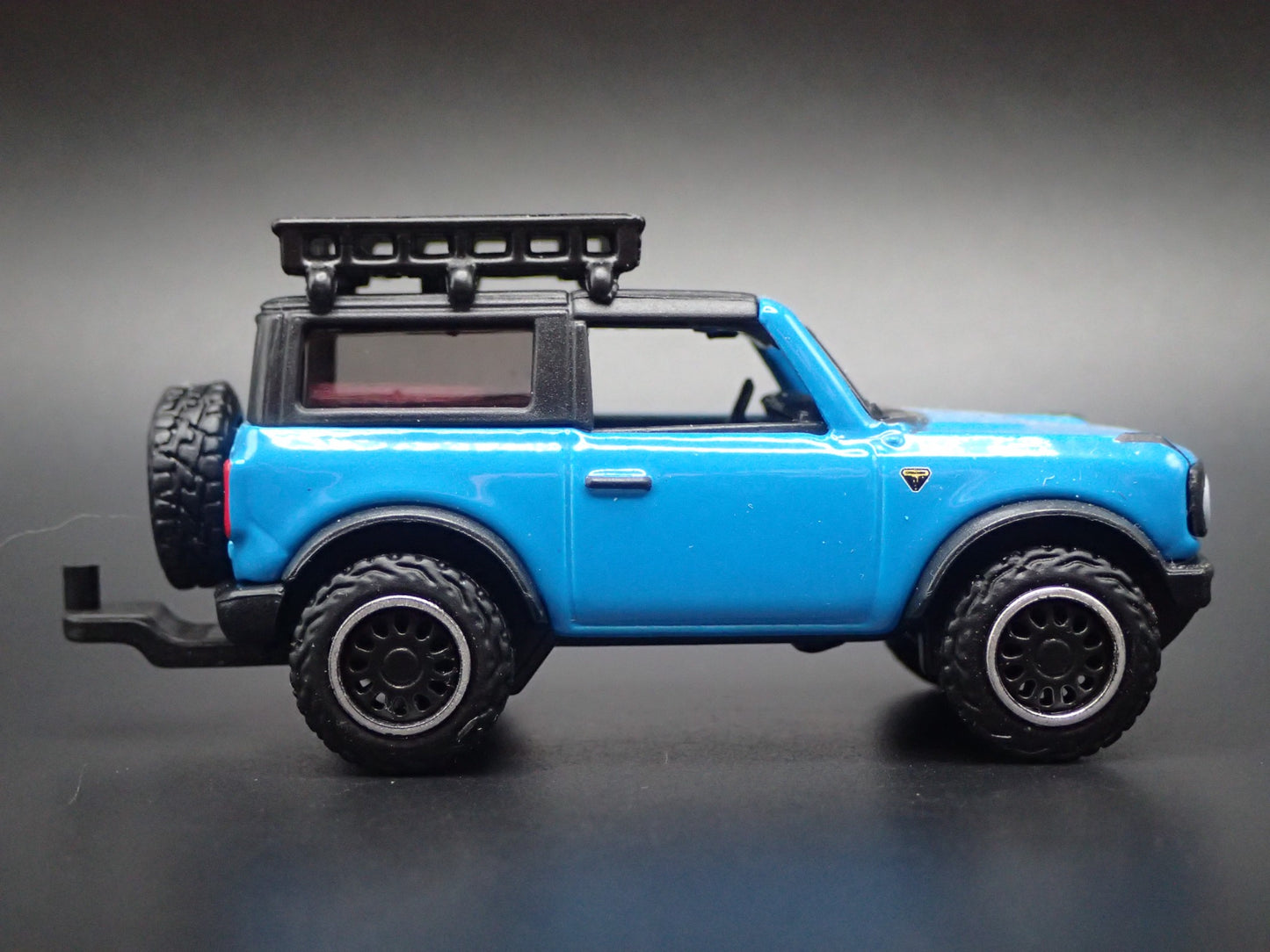 2021-2026 FORD BRONCO 2 TWO DOOR w/ HITCH 1:64 SCALE DIORAMA DIECAST MODEL CAR