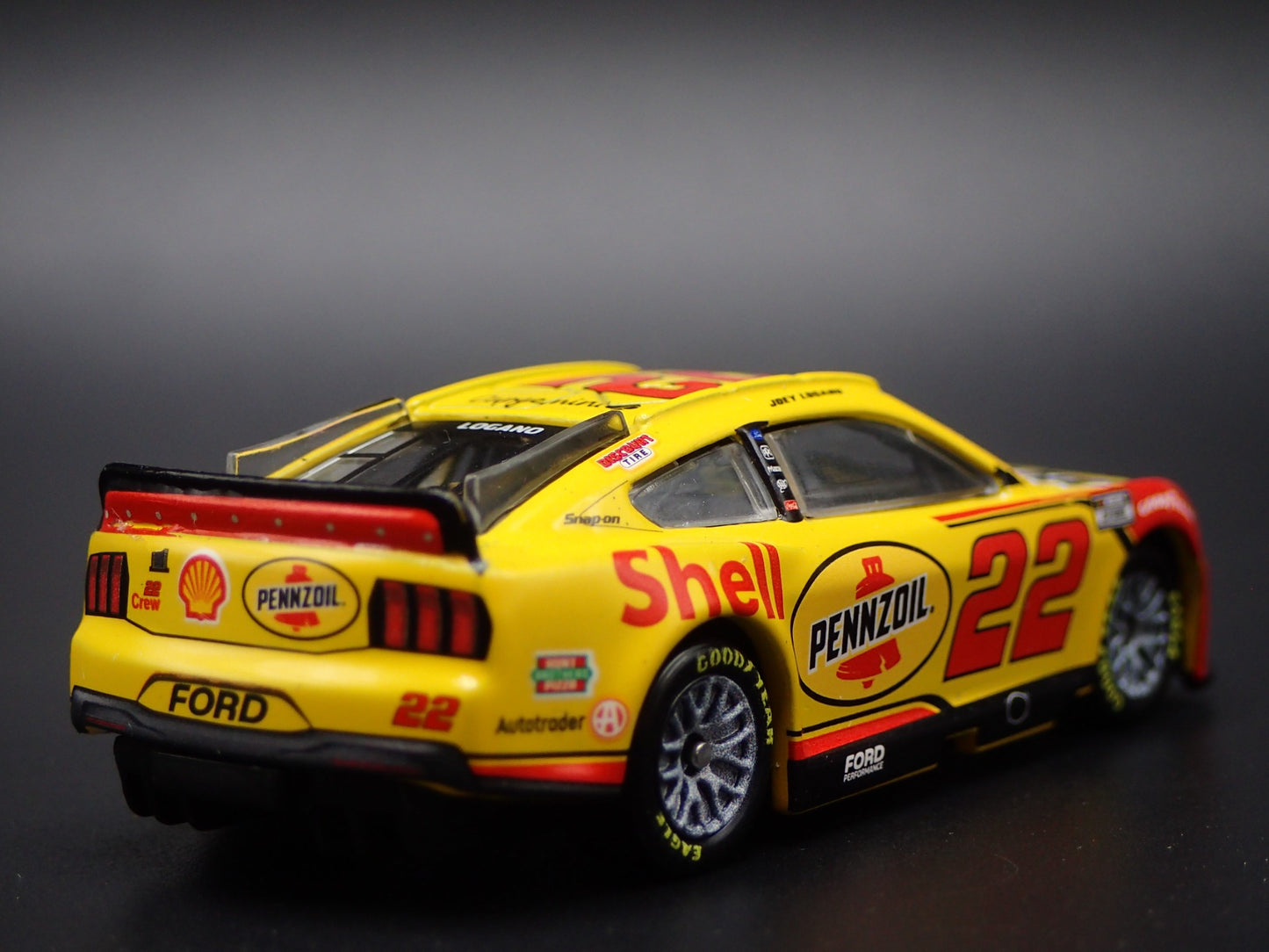 2025 25 FORD MUSTANG 22 JOEY LOGANO PENNZOIL NASCAR 1:64 SCALE DIECAST MODEL CAR