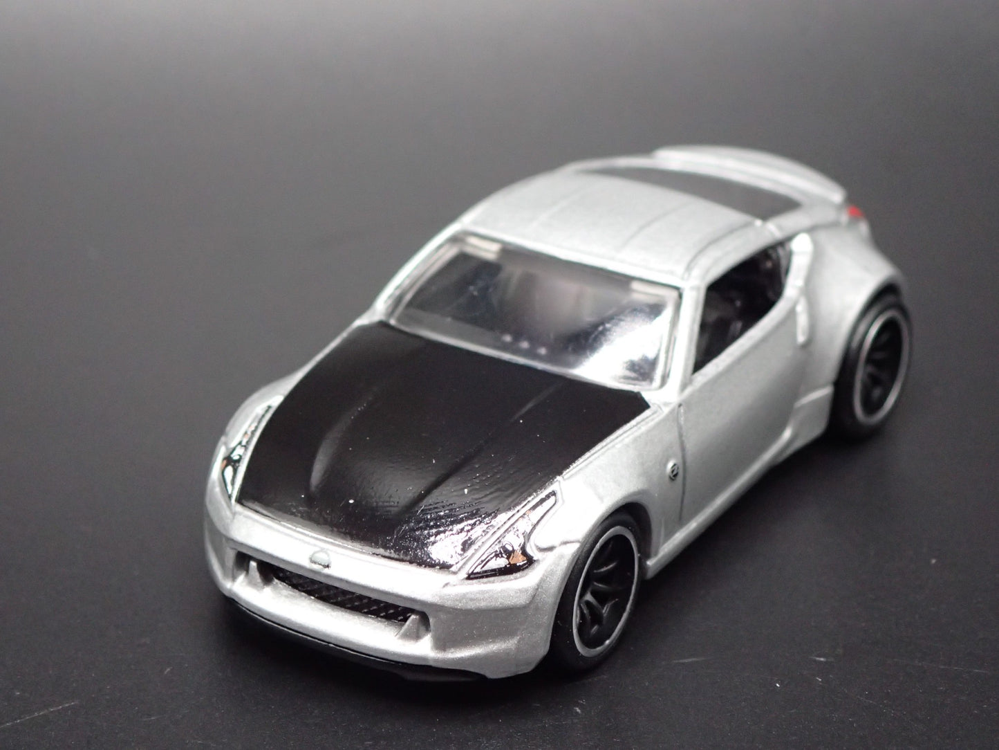 2009-2020 NISSAN 370Z SILVER 1:64 SCALE COLLECTIBLE DIORAMA DIECAST MODEL CAR