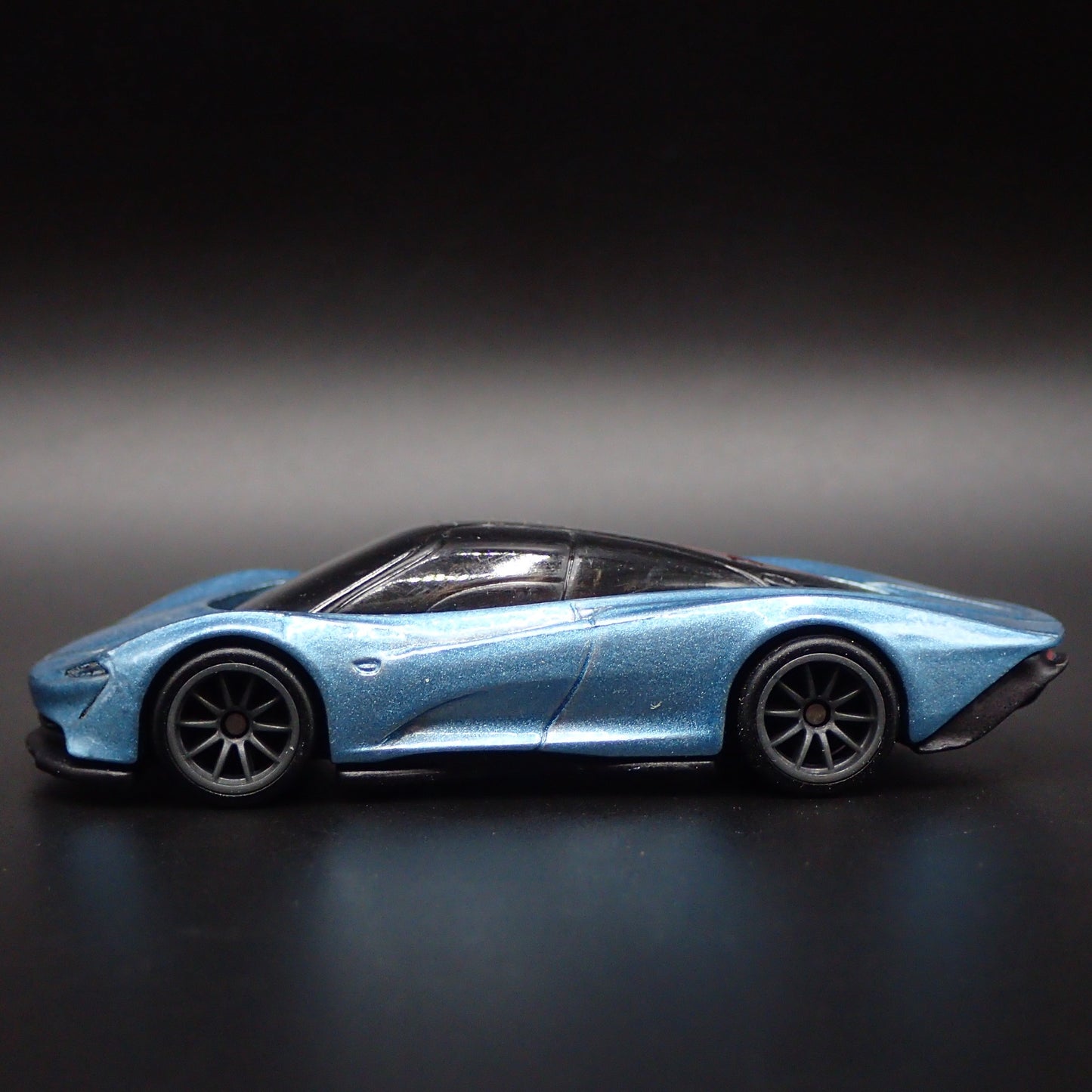 2020 20 MCLAREN SPEEDTAIL SUPER CAR BLUE 1:64 SCALE DIORAMA DIECAST MODEL CAR