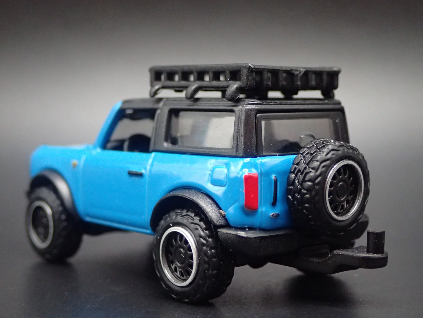 2021-2026 FORD BRONCO 2 TWO DOOR w/ HITCH 1:64 SCALE DIORAMA DIECAST MODEL CAR