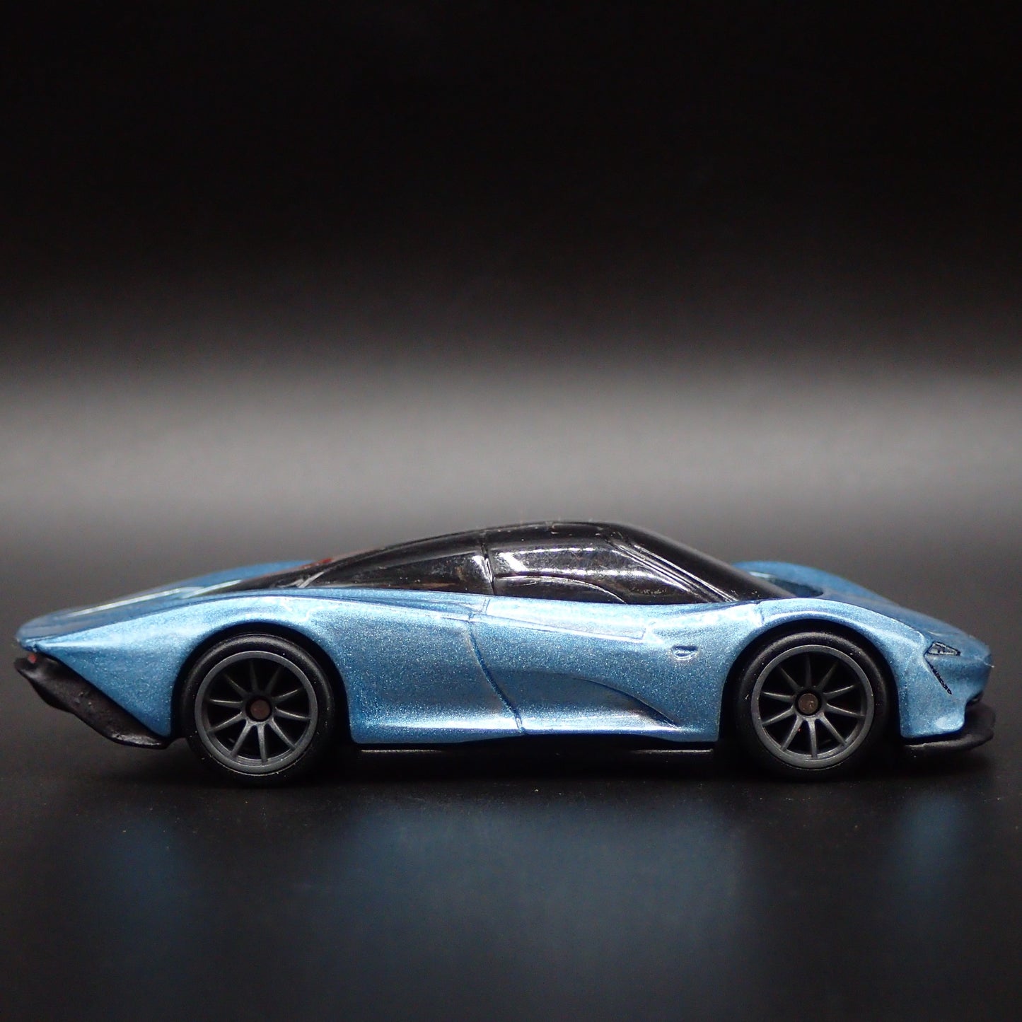 2020 20 MCLAREN SPEEDTAIL SUPER CAR BLUE 1:64 SCALE DIORAMA DIECAST MODEL CAR
