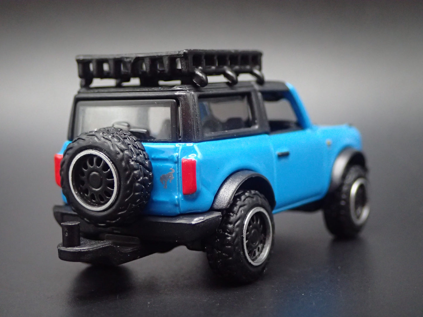 2021-2026 FORD BRONCO 2 TWO DOOR w/ HITCH 1:64 SCALE DIORAMA DIECAST MODEL CAR