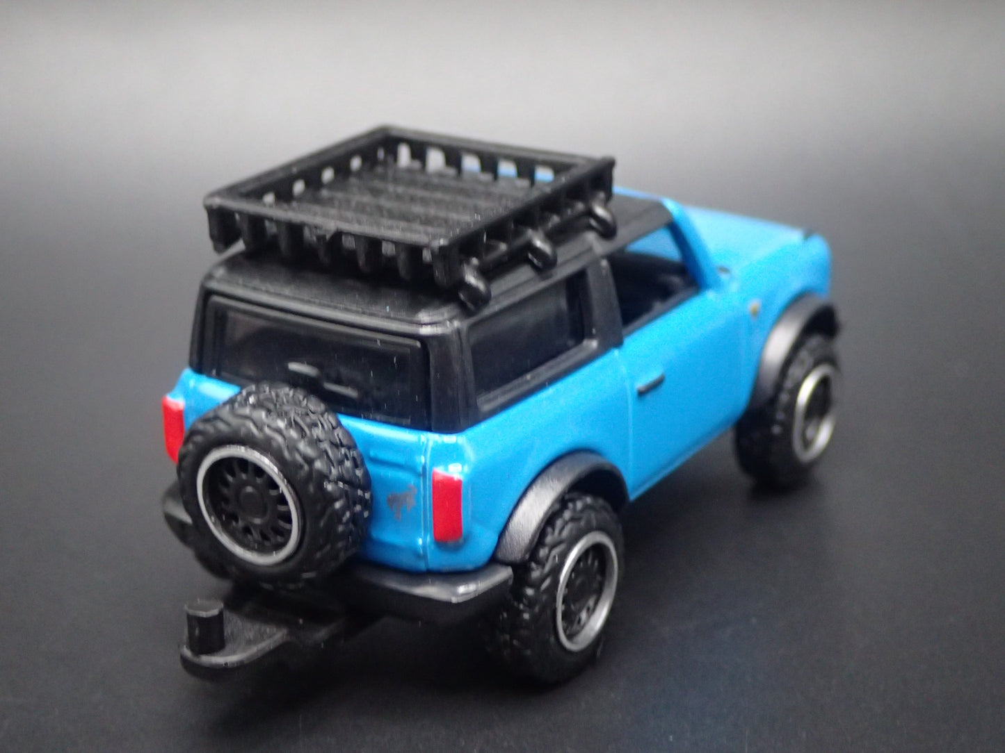 2021-2026 FORD BRONCO 2 TWO DOOR w/ HITCH 1:64 SCALE DIORAMA DIECAST MODEL CAR