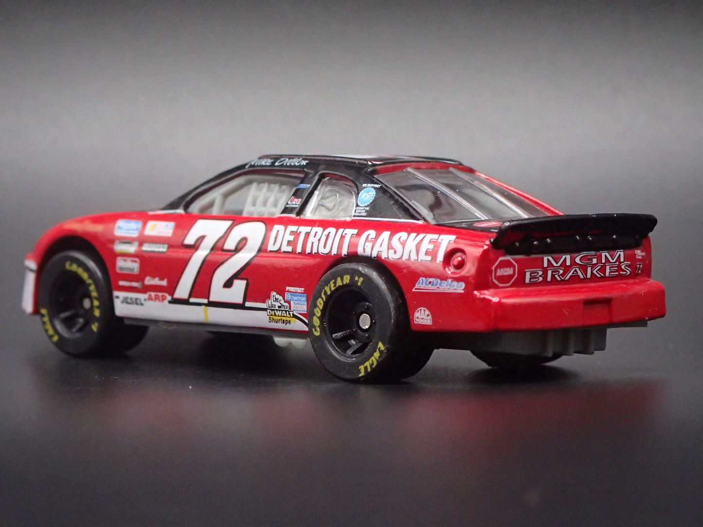 1997 97 CHEVY MONTE CARLO 72 MIKE DILLON NASCAR 1:64 SCALE DIECAST MODEL CAR