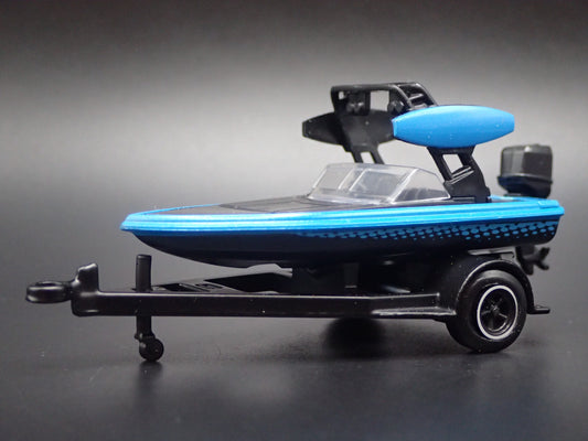 SKI BOAT ON TRAILER w/ HITCH 1:64 SCALE DIORAMA COLLECTIBLE DIECAST MODEL BOAT