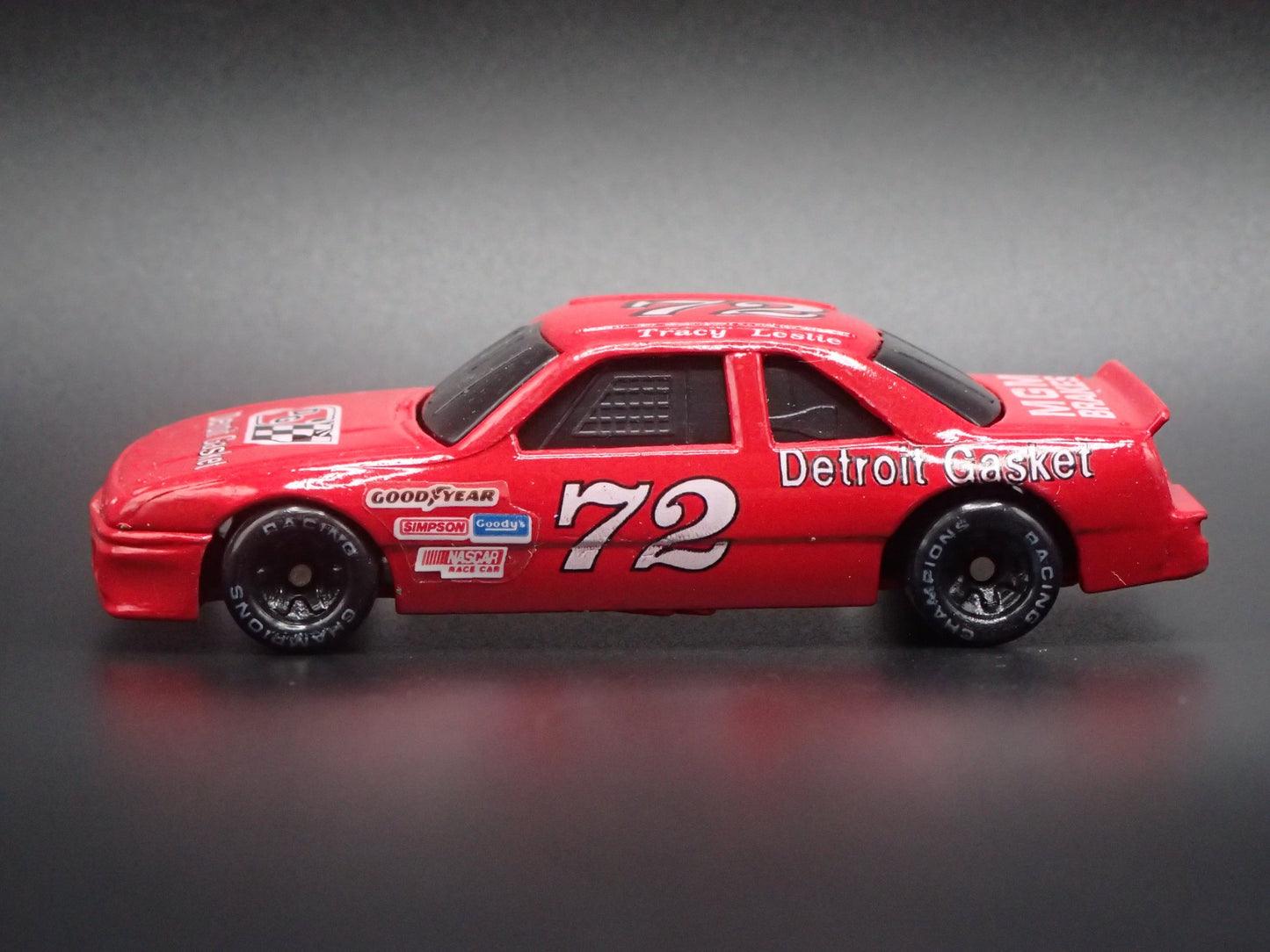 1991 91 OLDSMOBILE CUTLASS 72 TRACY LESLIE NASCAR 1:64 SCALE DIECAST MODEL CAR