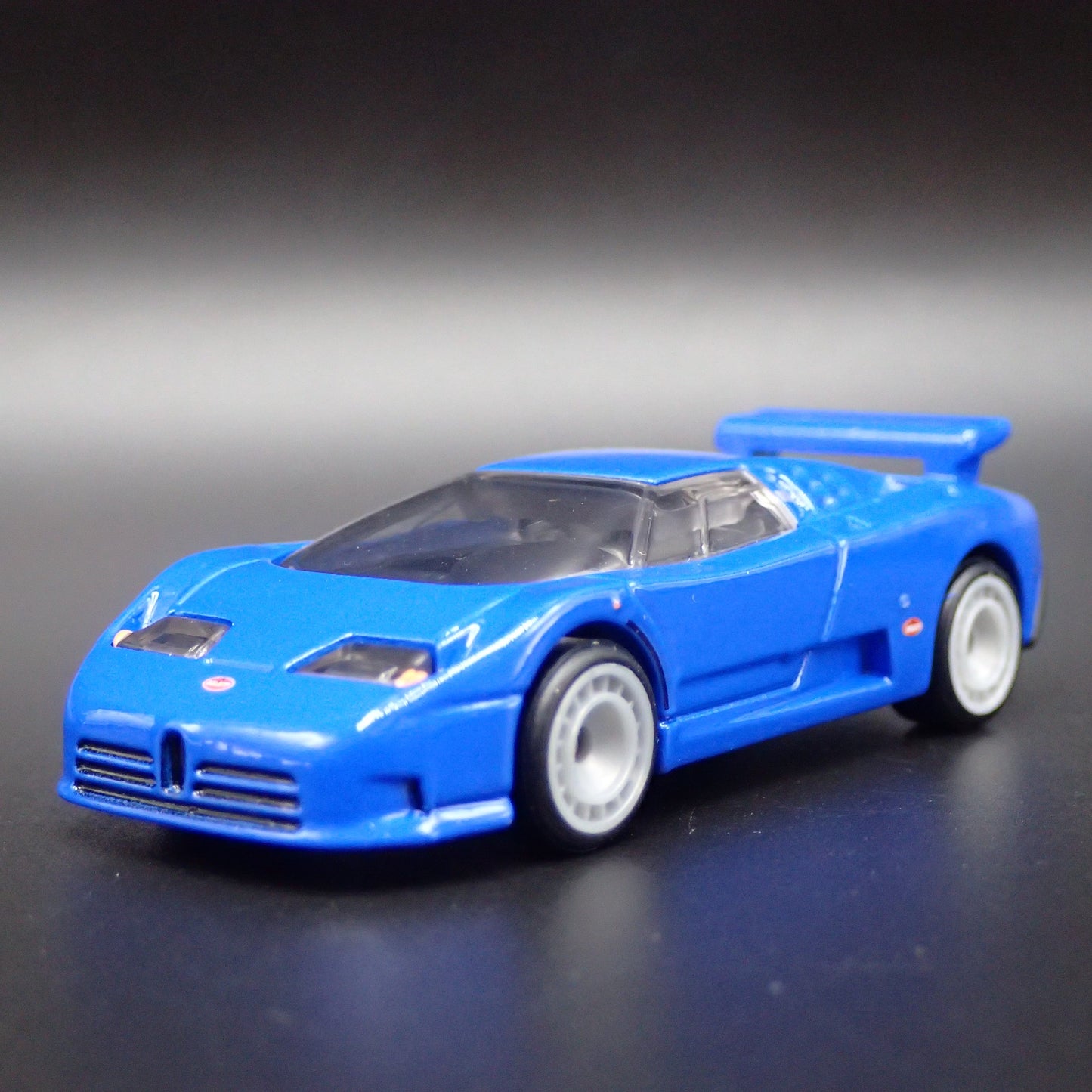 1991-1995 BUGATTI EB110 SUPER CAR BLUE 1:64 SCALE DIORAMA DIECAST MODEL CAR