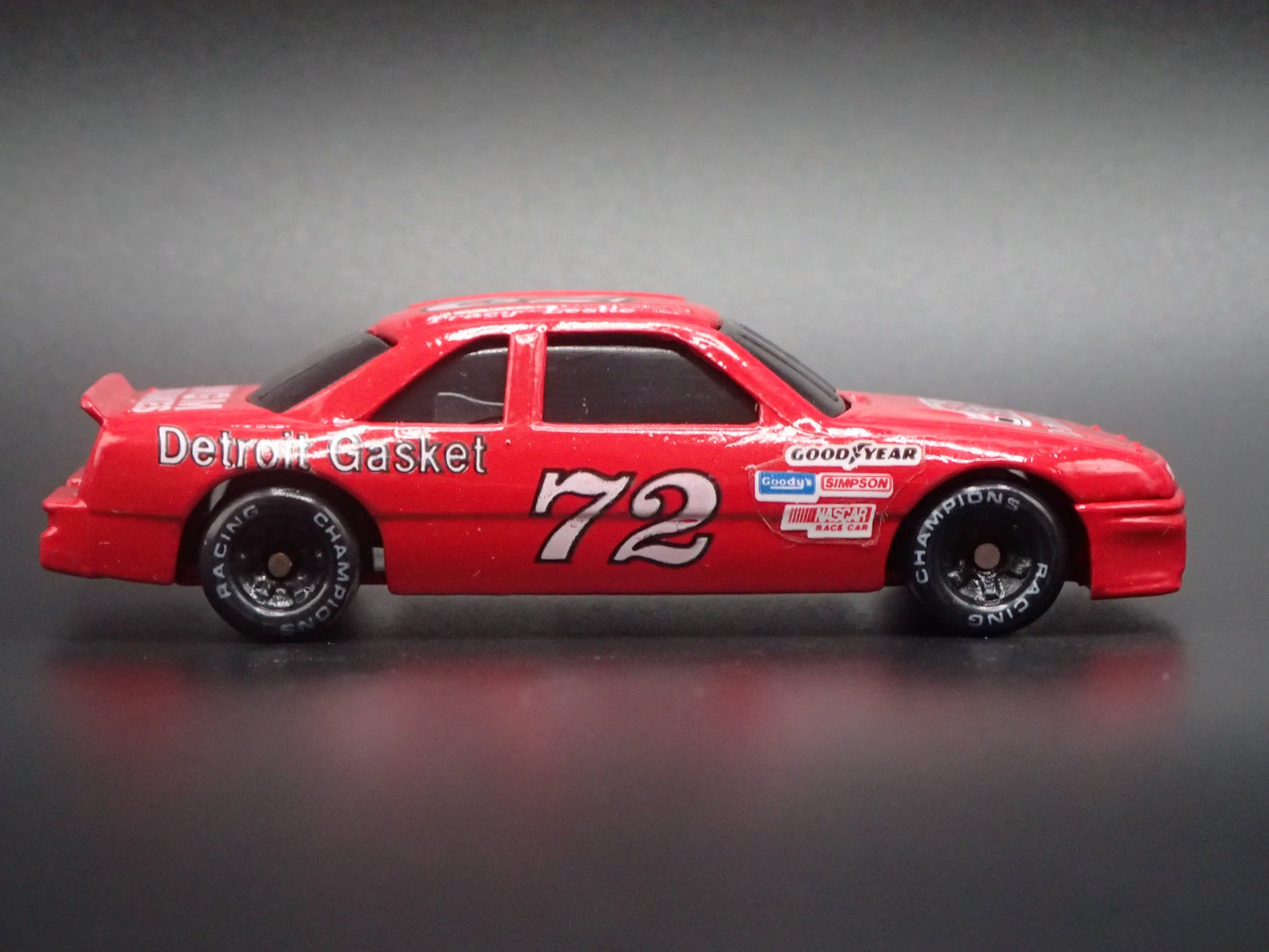 1991 91 OLDSMOBILE CUTLASS 72 TRACY LESLIE NASCAR 1:64 SCALE DIECAST MODEL CAR