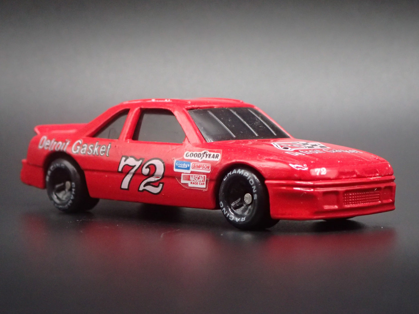 1991 91 OLDSMOBILE CUTLASS 72 TRACY LESLIE NASCAR 1:64 SCALE DIECAST MODEL CAR