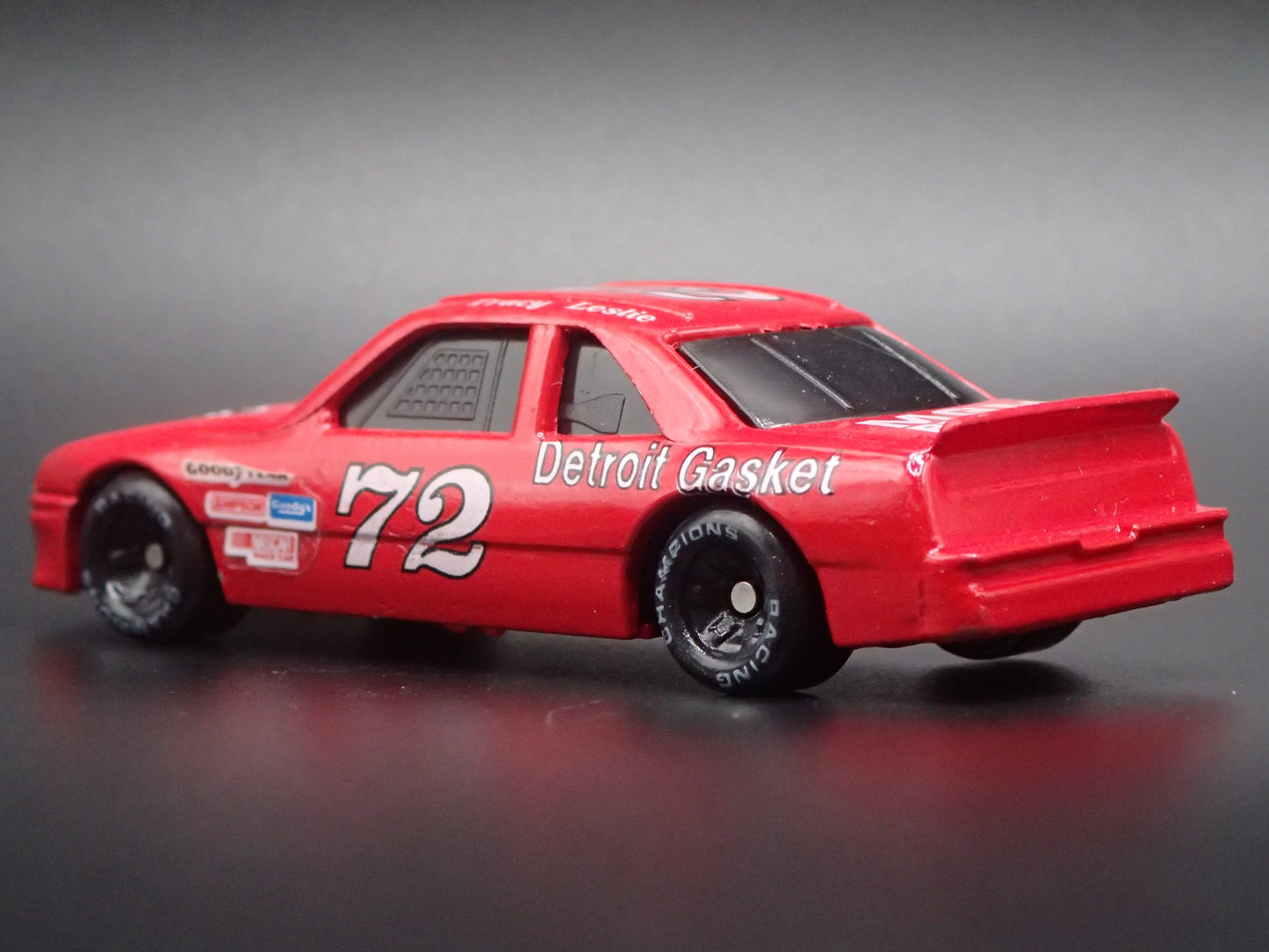 1991 91 OLDSMOBILE CUTLASS 72 TRACY LESLIE NASCAR 1:64 SCALE DIECAST MODEL CAR