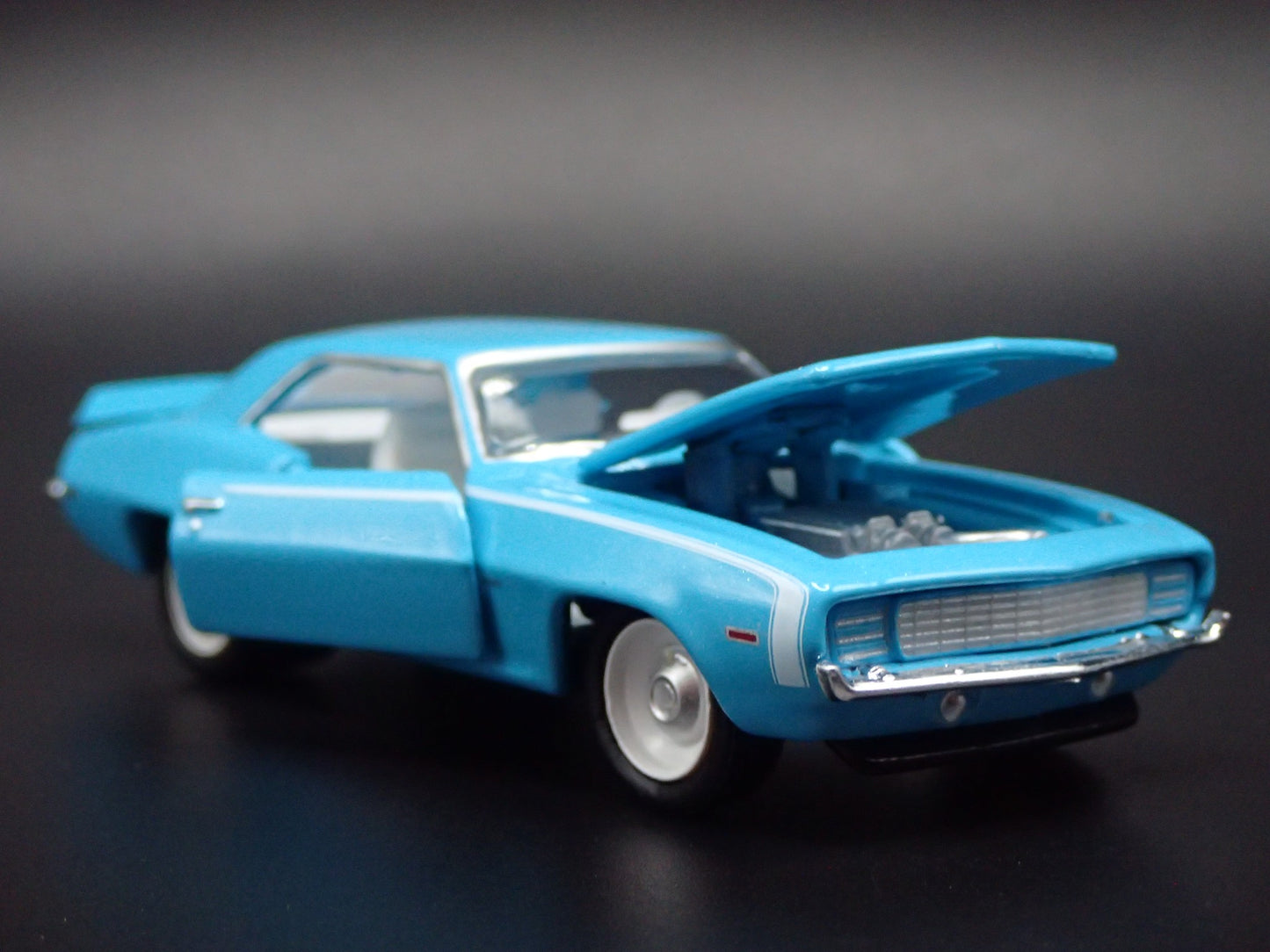 1969 69 CHEVY CHEVROLET CAMARO SS RS 396 1:64 SCALE DIORAMA DIECAST MODEL CAR