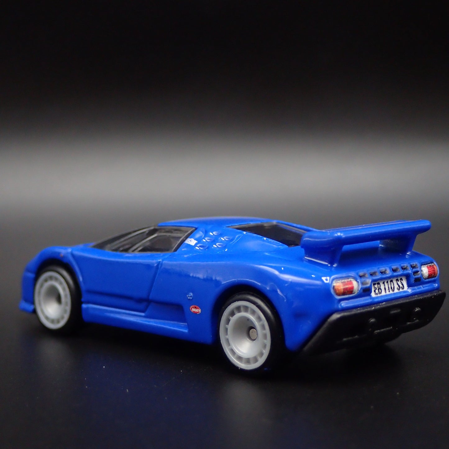 1991-1995 BUGATTI EB110 SUPER CAR BLUE 1:64 SCALE DIORAMA DIECAST MODEL CAR