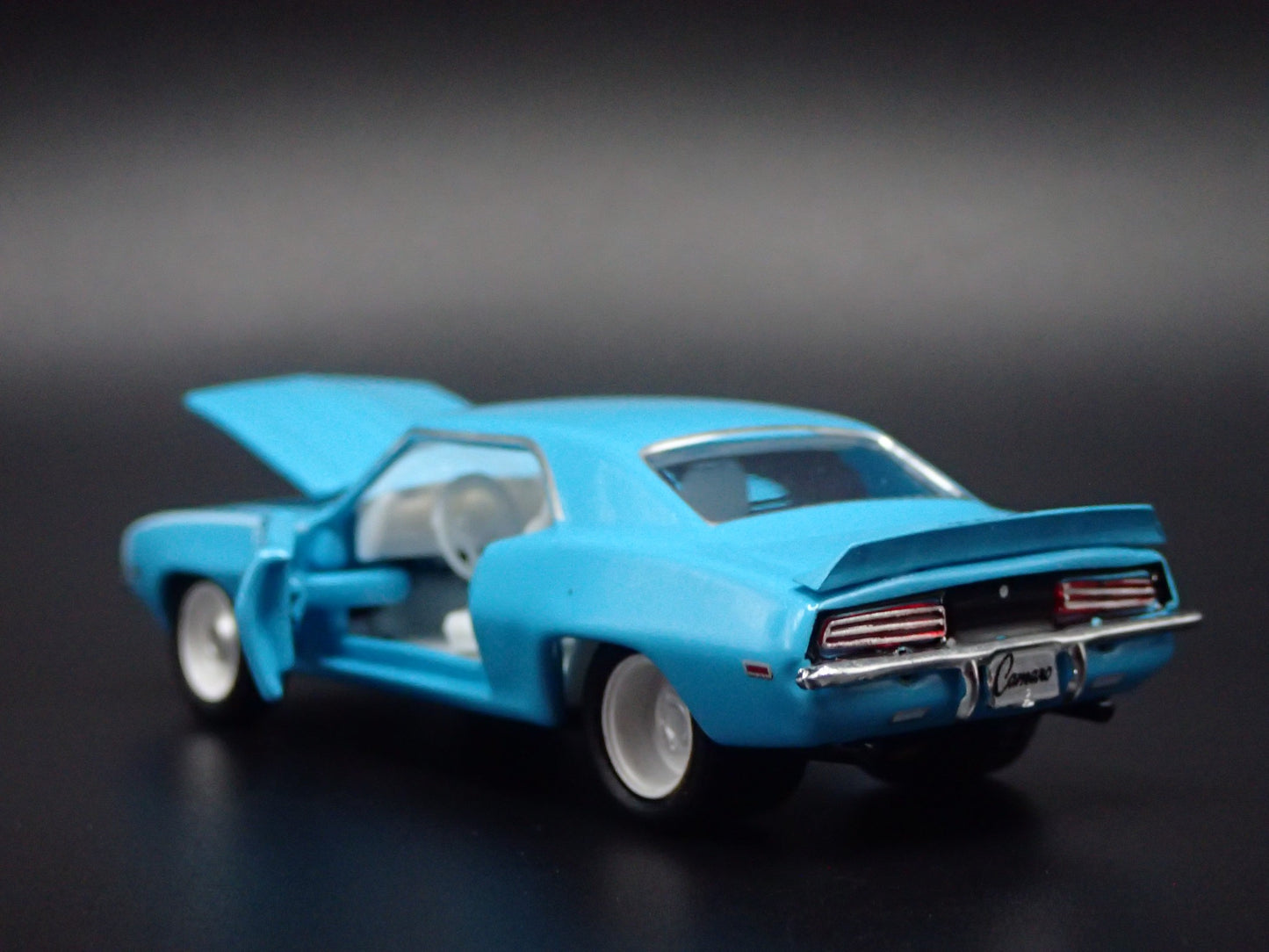 1969 69 CHEVY CHEVROLET CAMARO SS RS 396 1:64 SCALE DIORAMA DIECAST MODEL CAR
