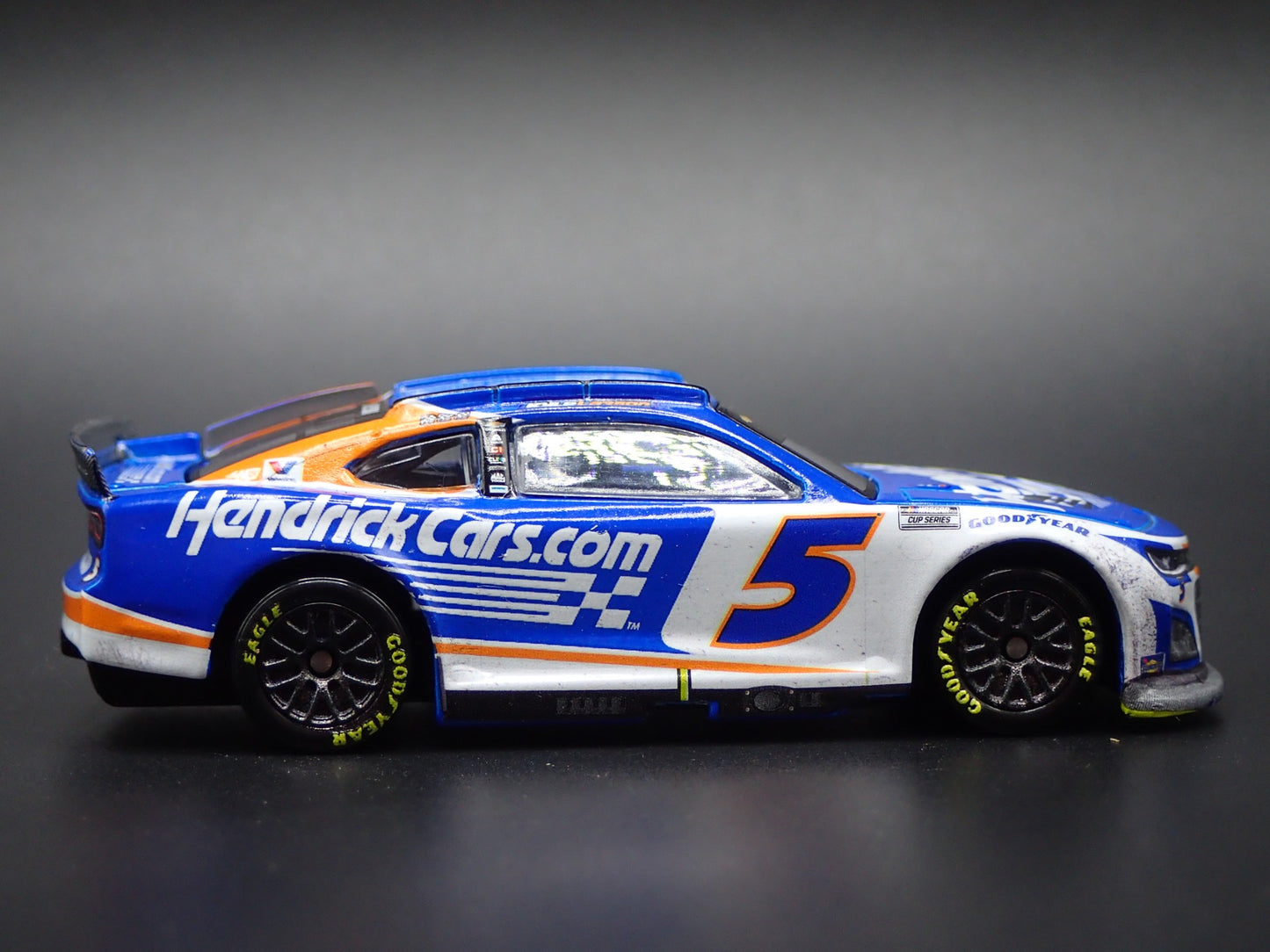 2024 CHEVY CAMARO ZL1 5 KYLE LARSON HENDRICKCARS NASCAR 1:64 DIECAST MODEL CAR