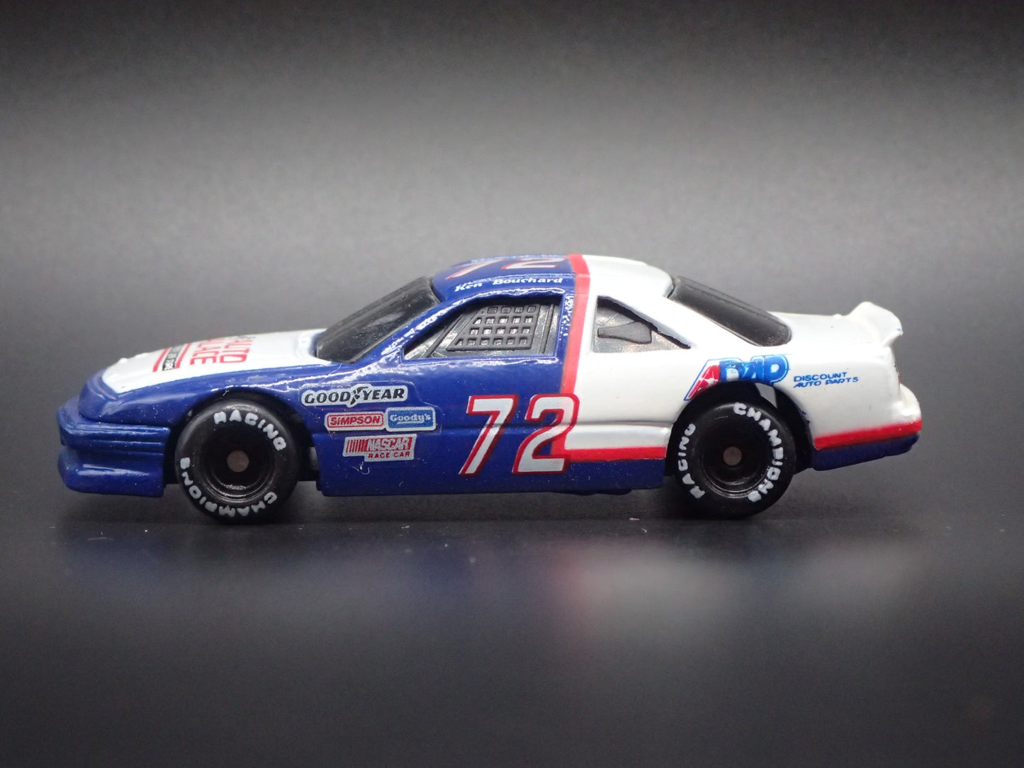1991 91 PONTIAC GRAND PRIX 72 KEN BOUCHARD NASCAR 1:64 SCALE DIECAST MODEL CAR