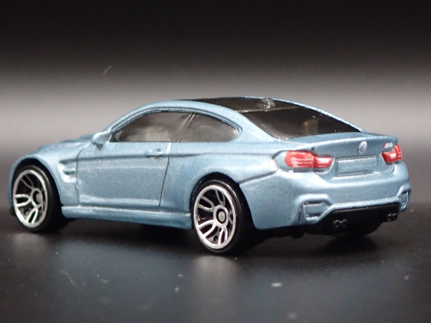 2014-2020 BMW M4 F82 COUPE 1:64 SCALE COLLECTIBLE DIORAMA DIECAST MODEL CAR