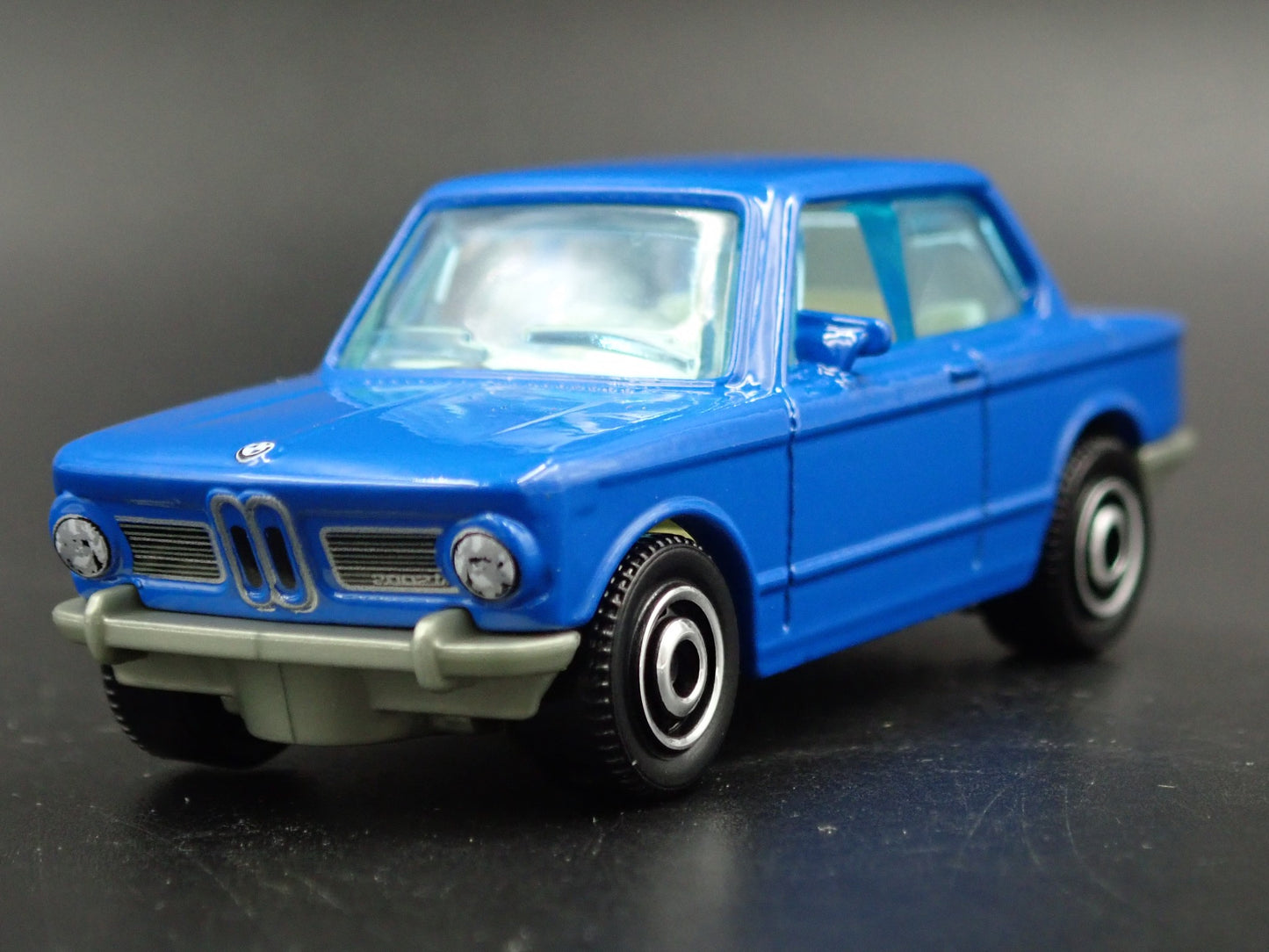 1966-1977 BMW 2002 BLUE 1:64 SCALE LIMITED COLLECTIBLE DIORAMA DIECAST MODEL CAR