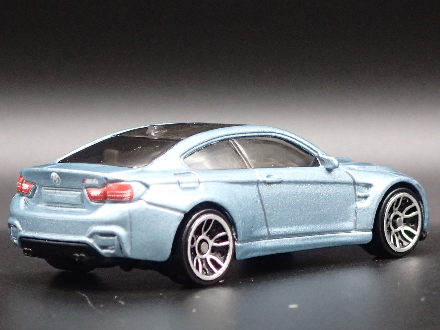 2014-2020 BMW M4 F82 COUPE 1:64 SCALE COLLECTIBLE DIORAMA DIECAST MODEL CAR