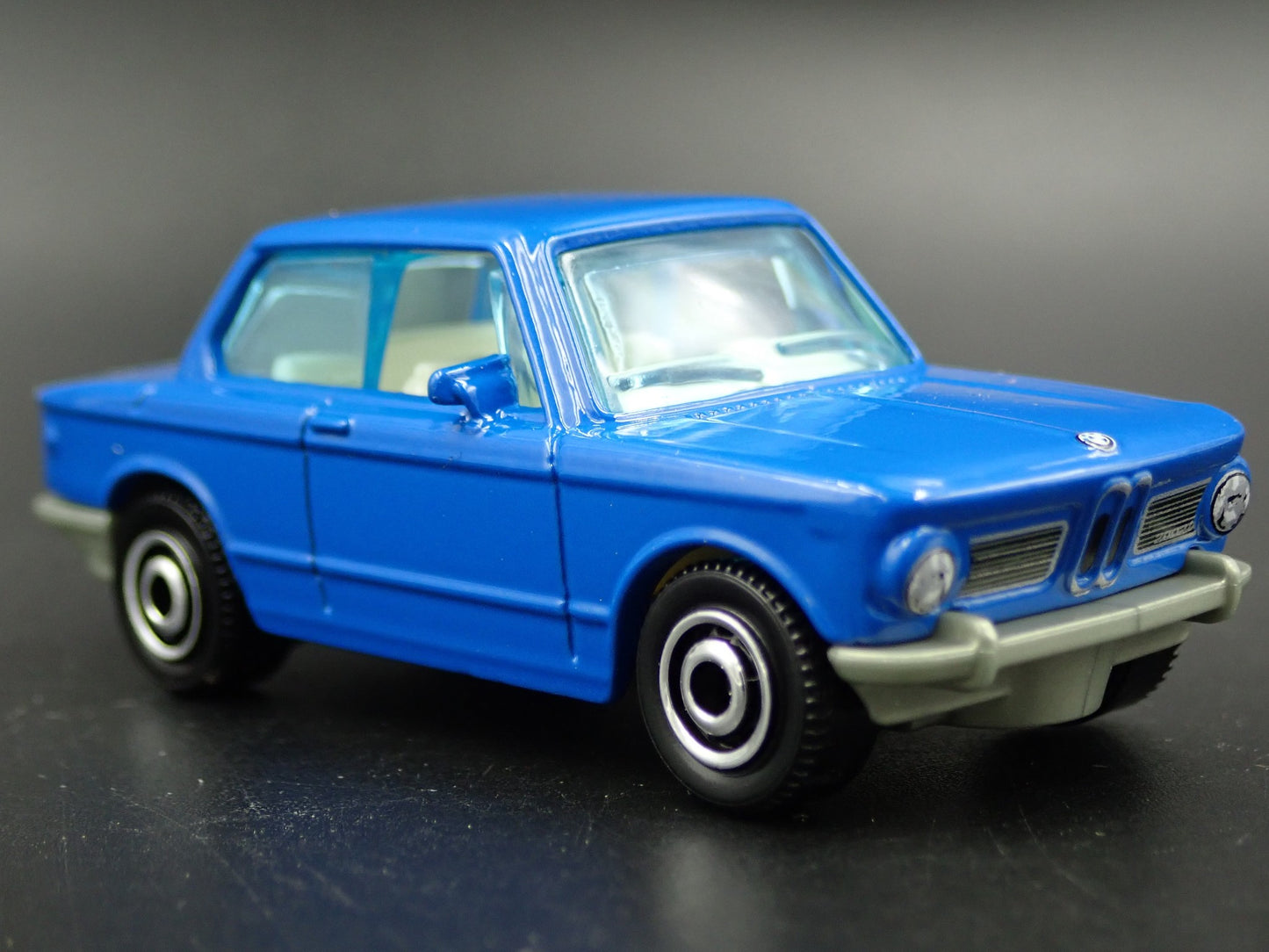 1966-1977 BMW 2002 BLUE 1:64 SCALE LIMITED COLLECTIBLE DIORAMA DIECAST MODEL CAR