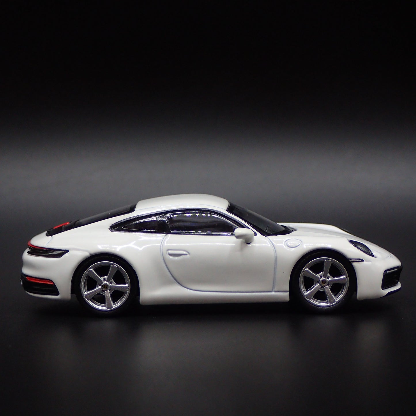 2018-2025 PORSCHE 911 CARRERA S 992 WHITE 1:64 SCALE DIORAMA DIECAST MODEL CAR