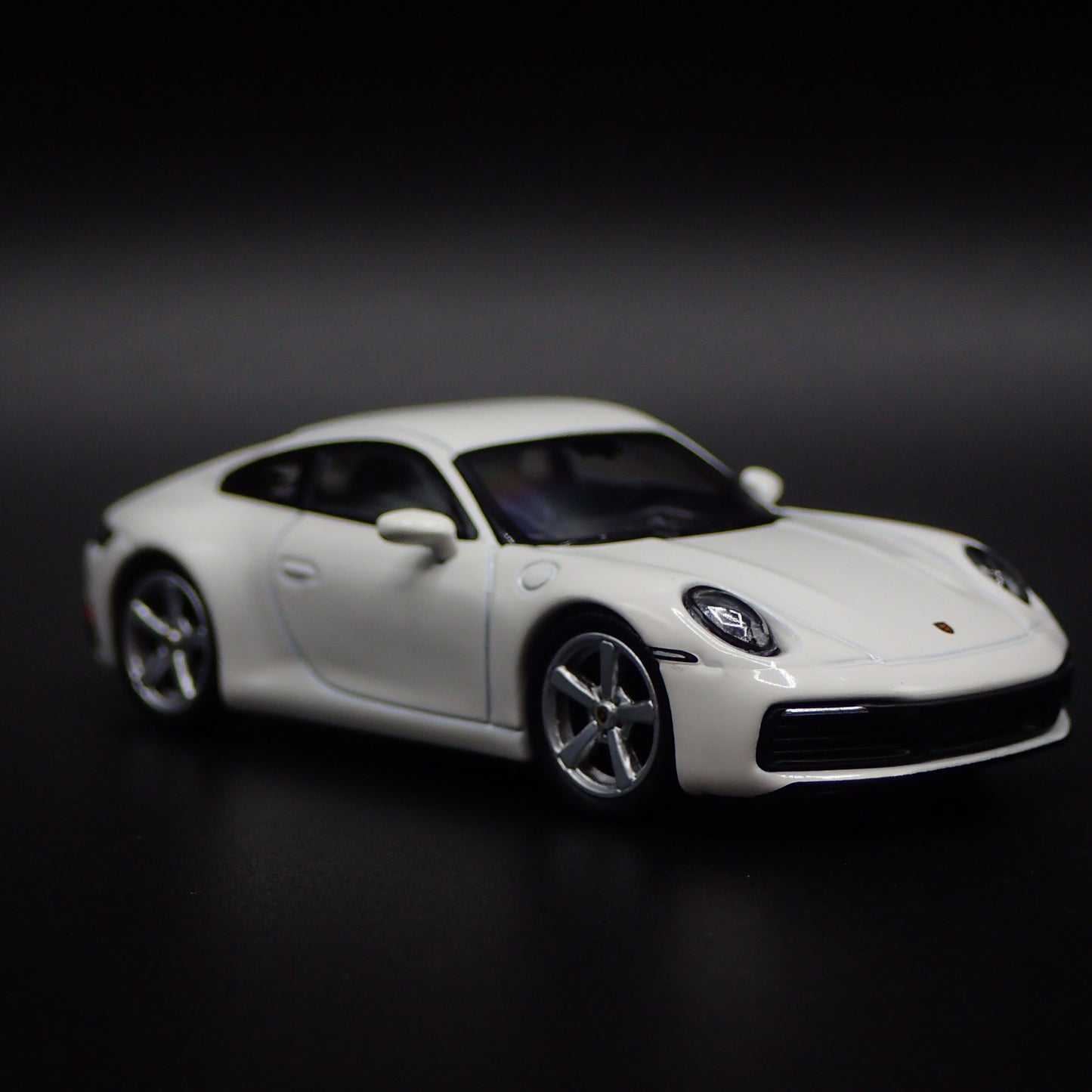 2018-2025 PORSCHE 911 CARRERA S 992 WHITE 1:64 SCALE DIORAMA DIECAST MODEL CAR