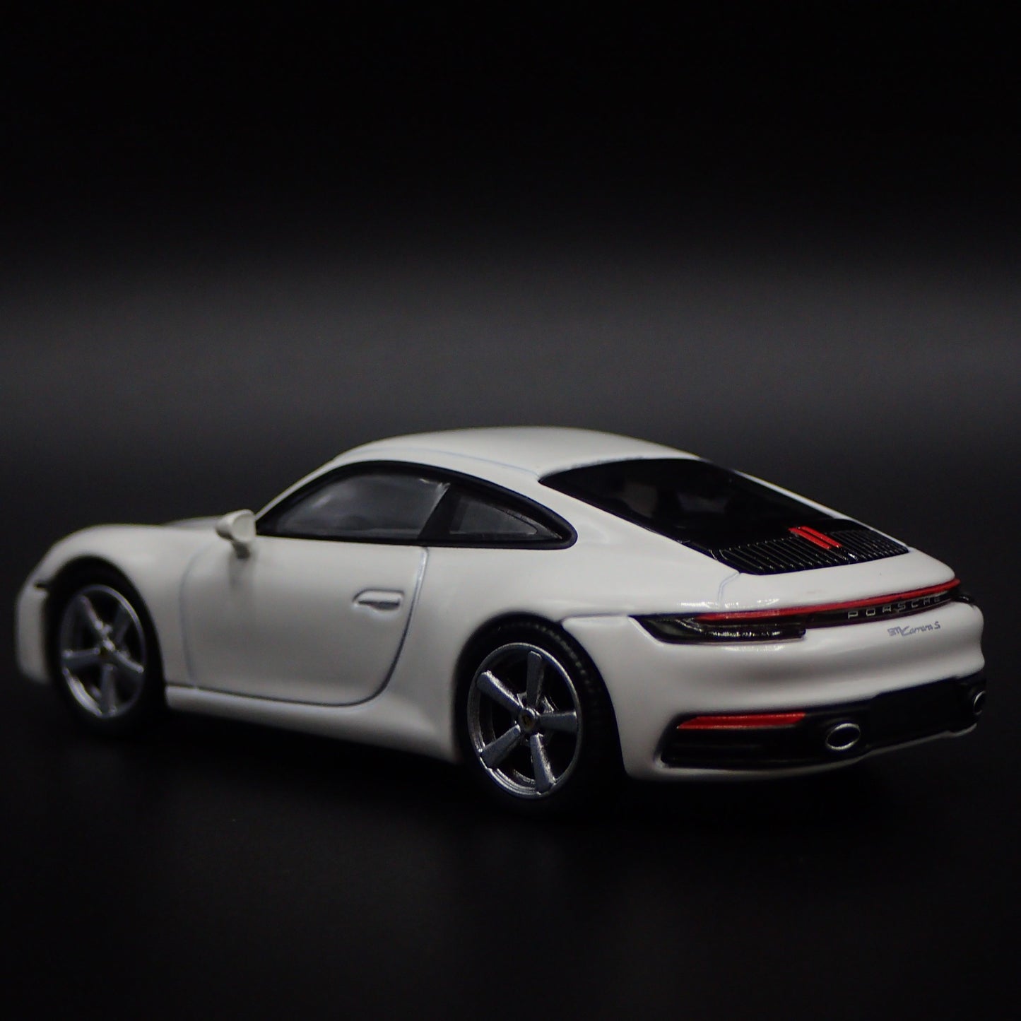 2018-2025 PORSCHE 911 CARRERA S 992 WHITE 1:64 SCALE DIORAMA DIECAST MODEL CAR