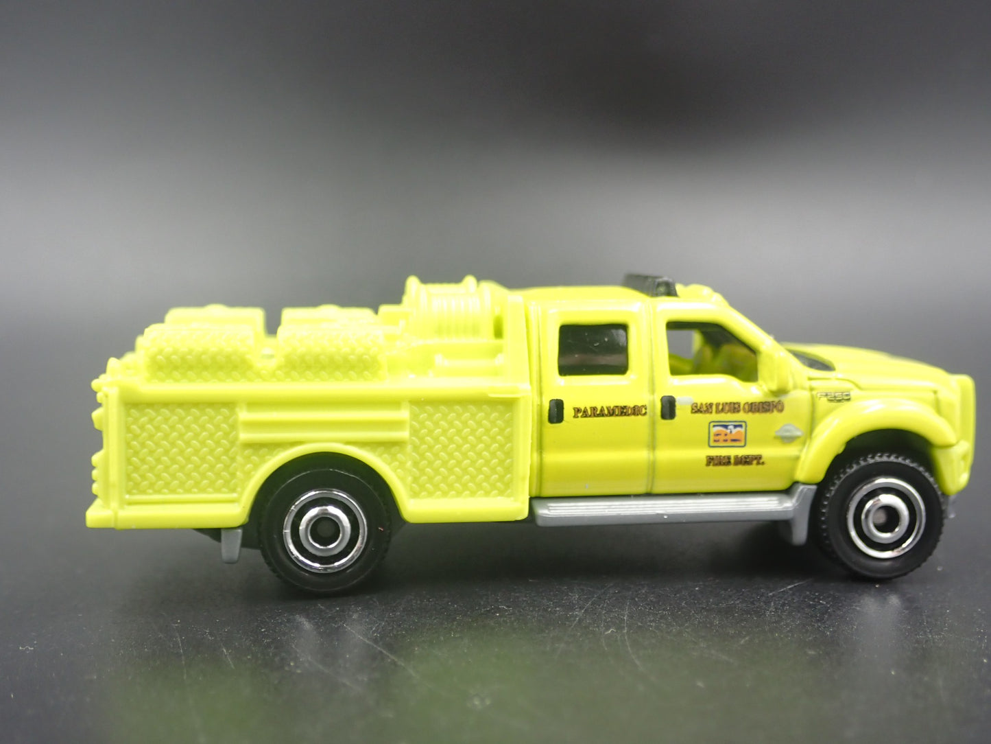 FORD F550 SUPER DUTY FIRE TRUCK SAN LUIS OBISPO CA 1:64 SCALE DIECAST MODEL CAR