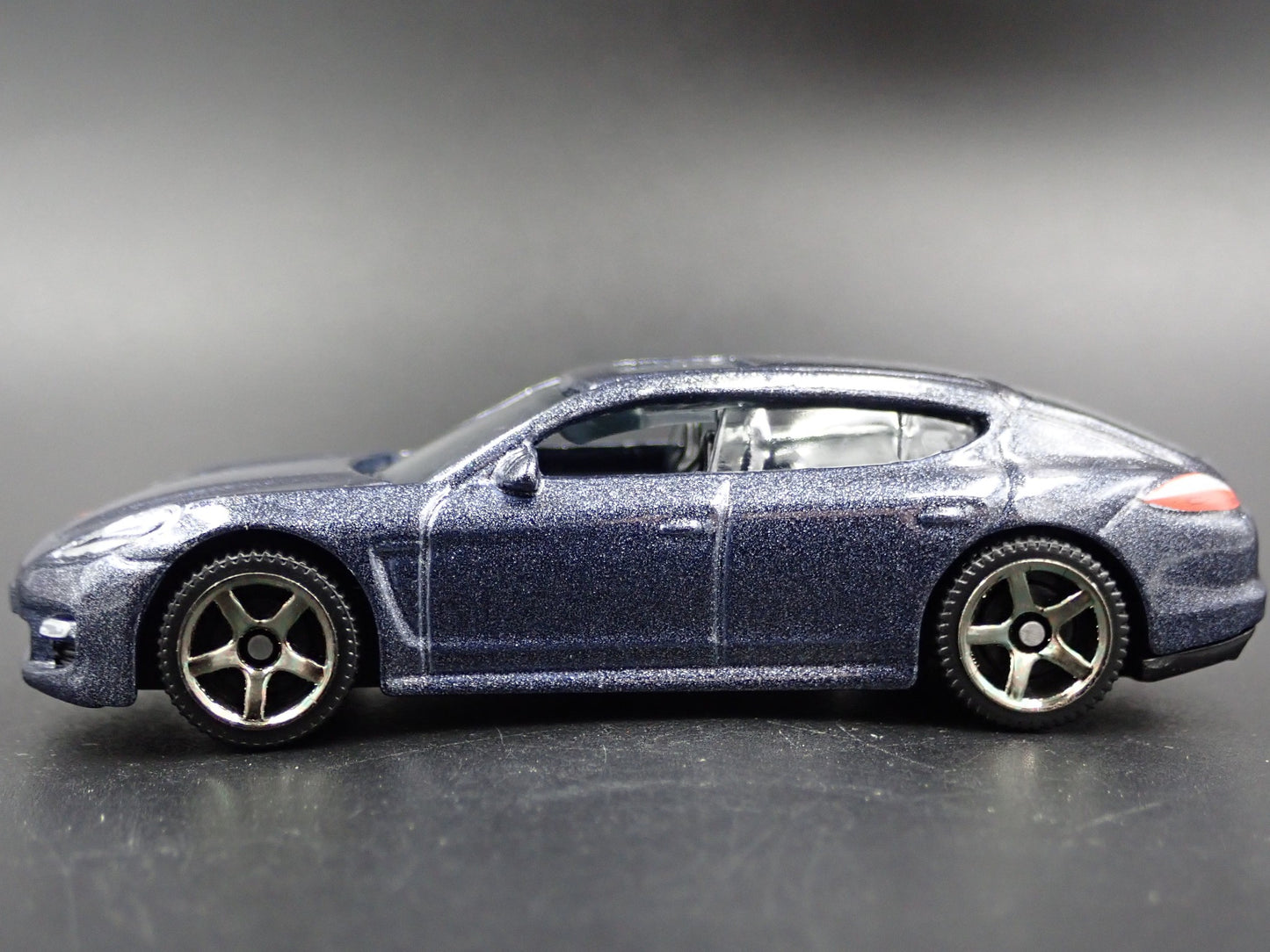 2009-2016 PORSCHE PANAMERA GRAY 1:64 SCALE COLLECTIBLE DIORAMA DIECAST MODEL CAR