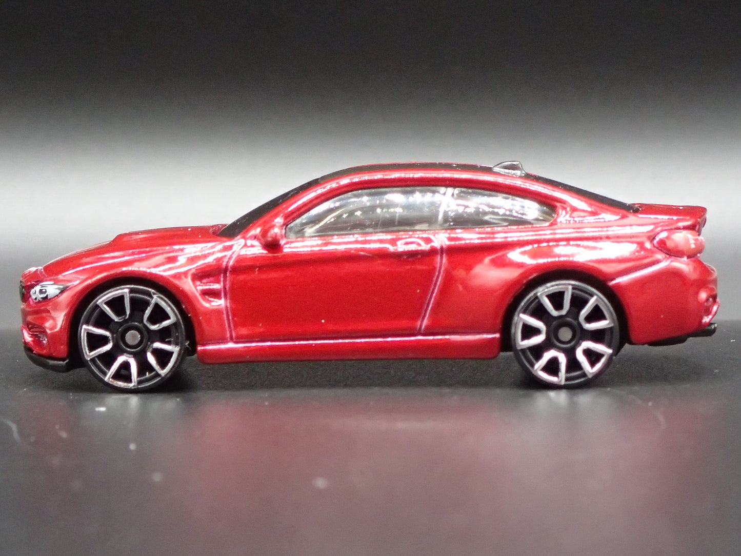 2014-2020 BMW M4 F82 COUPE RED 1:64 SCALE COLLECTIBLE DIORAMA DIECAST MODEL CAR