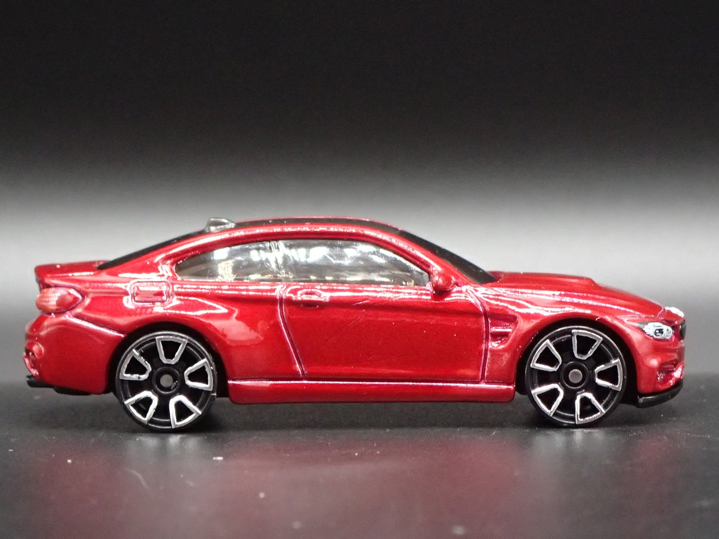 2014-2020 BMW M4 F82 COUPE RED 1:64 SCALE COLLECTIBLE DIORAMA DIECAST MODEL CAR