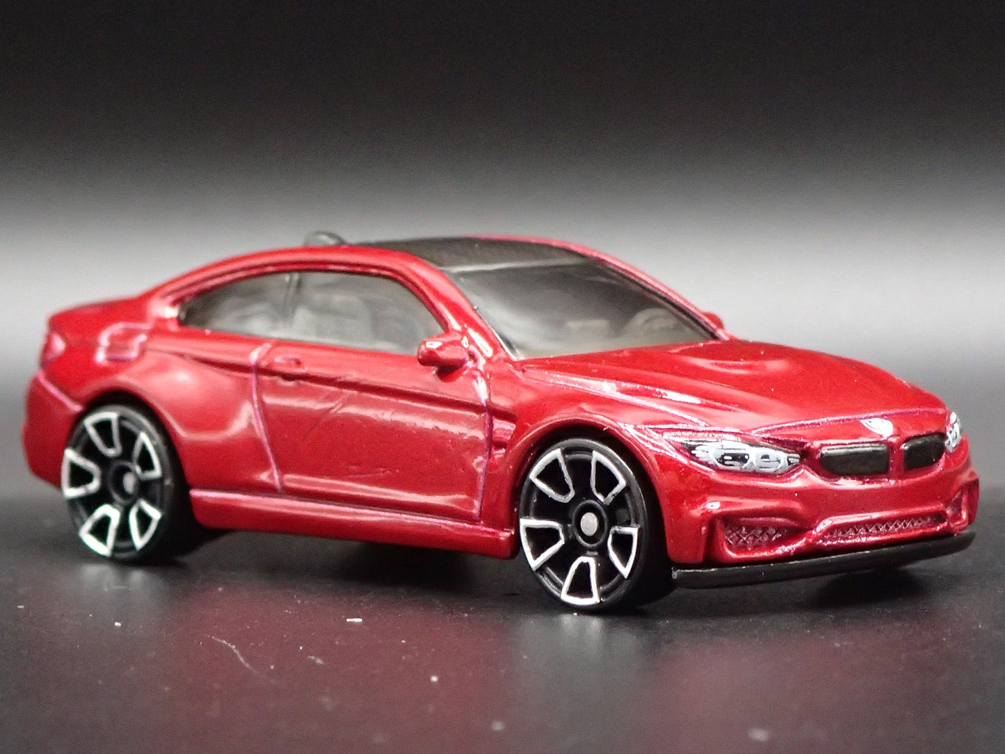 2014-2020 BMW M4 F82 COUPE RED 1:64 SCALE COLLECTIBLE DIORAMA DIECAST MODEL CAR