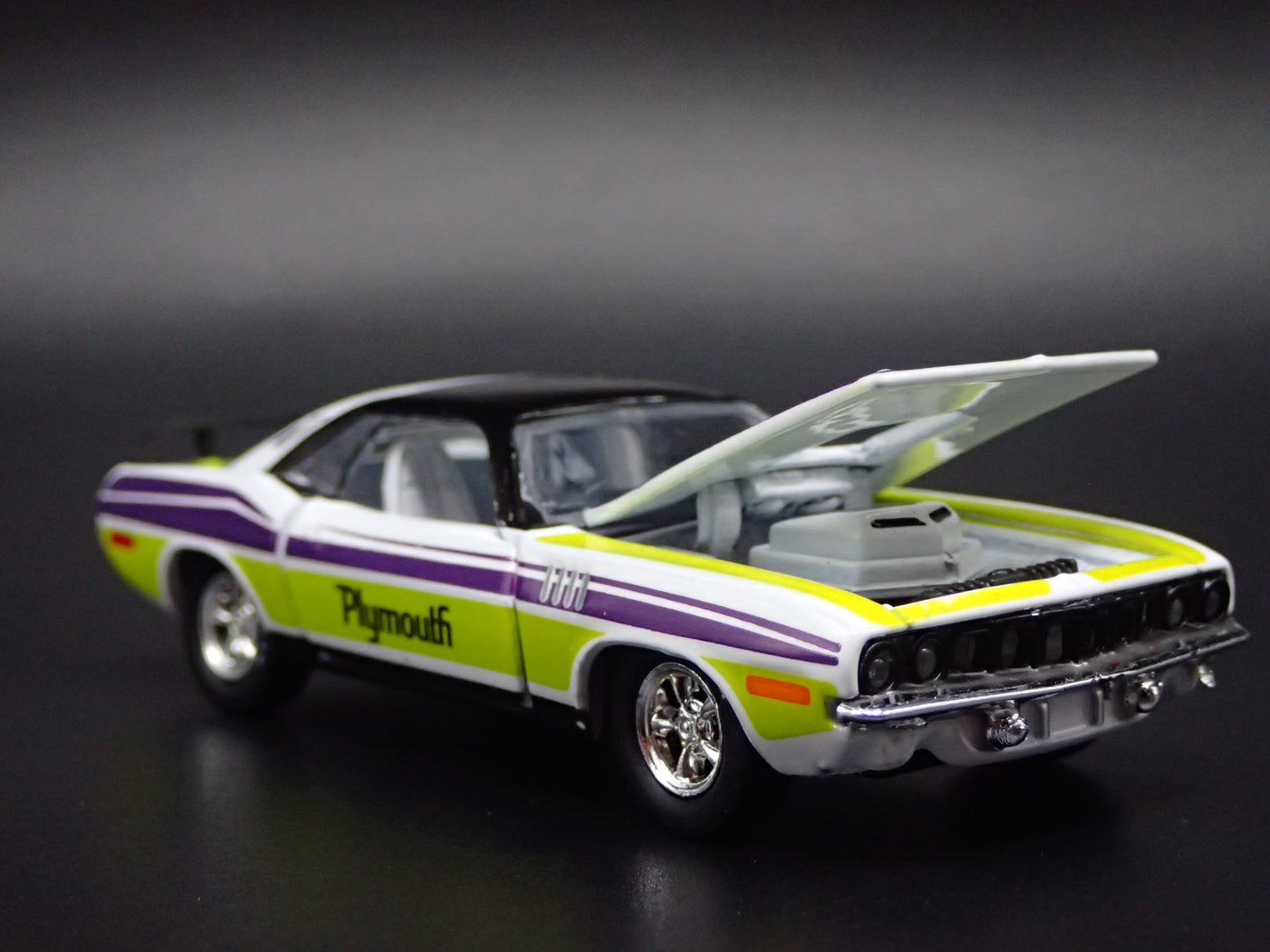 1971 71 PLYMOUTH HEMI CUDA 440 GREEN RARE 1:64 SCALE DIORAMA DIECAST MODEL CAR
