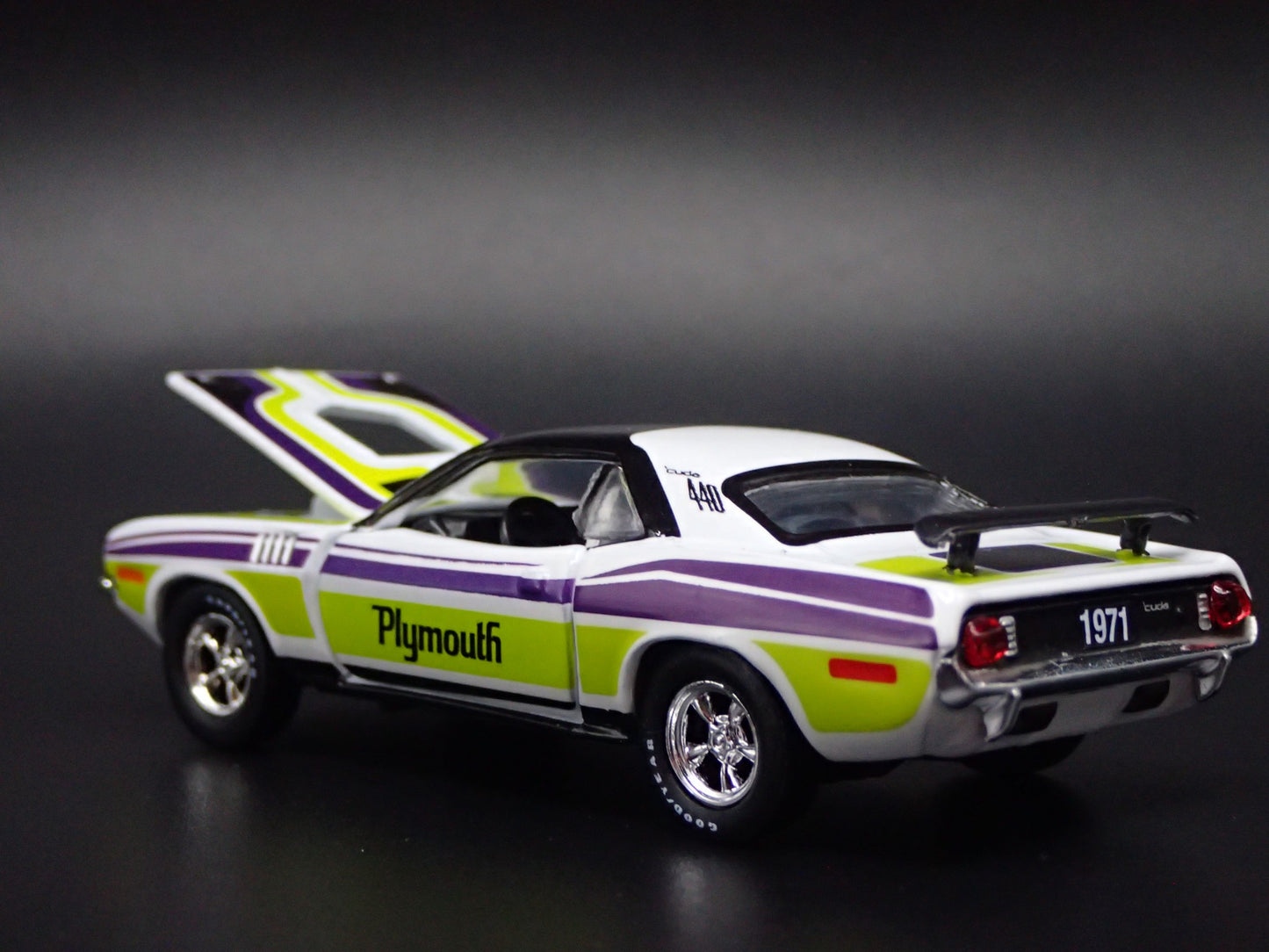1971 71 PLYMOUTH HEMI CUDA 440 GREEN RARE 1:64 SCALE DIORAMA DIECAST MODEL CAR