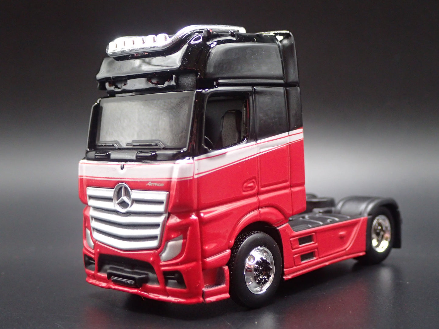 MERCEDES BENZ ACTROS 1851 & CAR TRANSPORTER HAULER TRAILER 1:64 SCALE MODEL SET