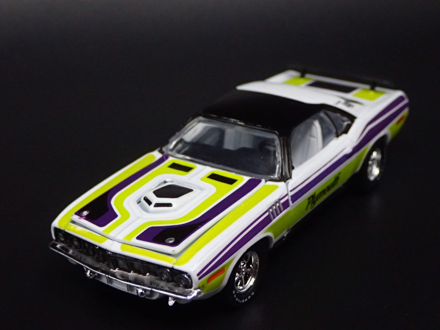 1971 71 PLYMOUTH HEMI CUDA 440 GREEN RARE 1:64 SCALE DIORAMA DIECAST MODEL CAR