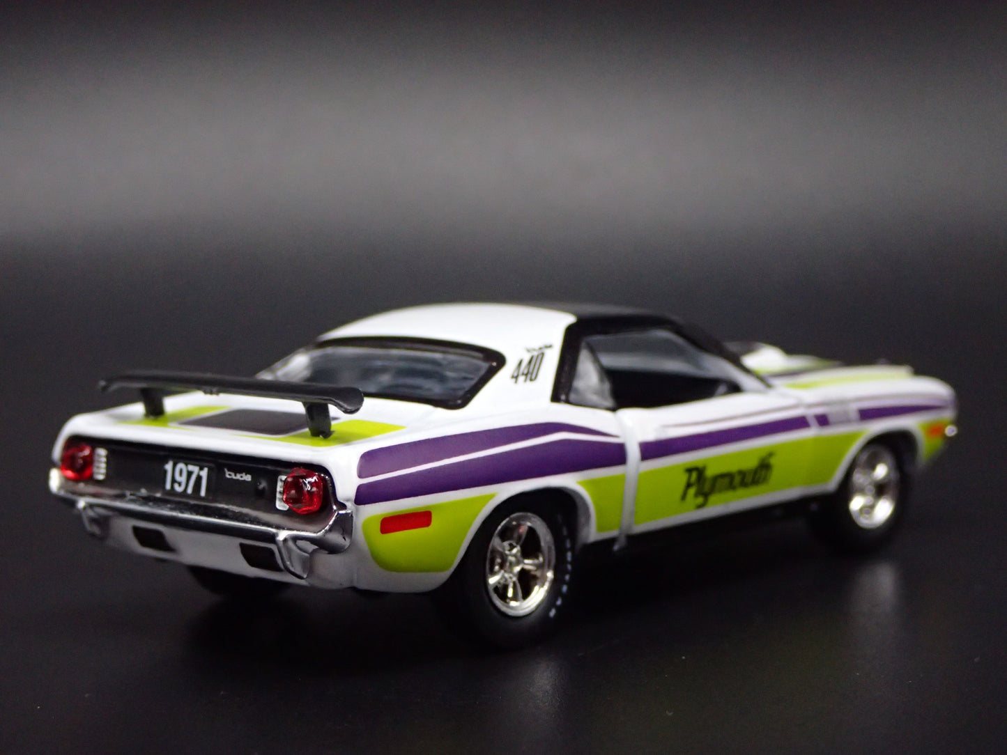 1971 71 PLYMOUTH HEMI CUDA 440 GREEN RARE 1:64 SCALE DIORAMA DIECAST MODEL CAR