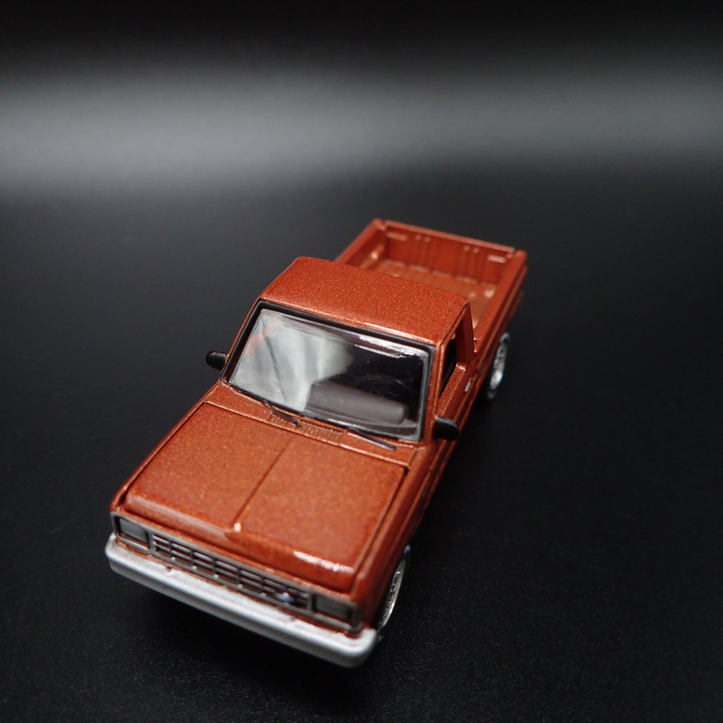 1985 85 FORD RANGER XL PICKUP TRUCK COPPER 1:64 SCALE DIORAMA DIECAST MODEL CAR