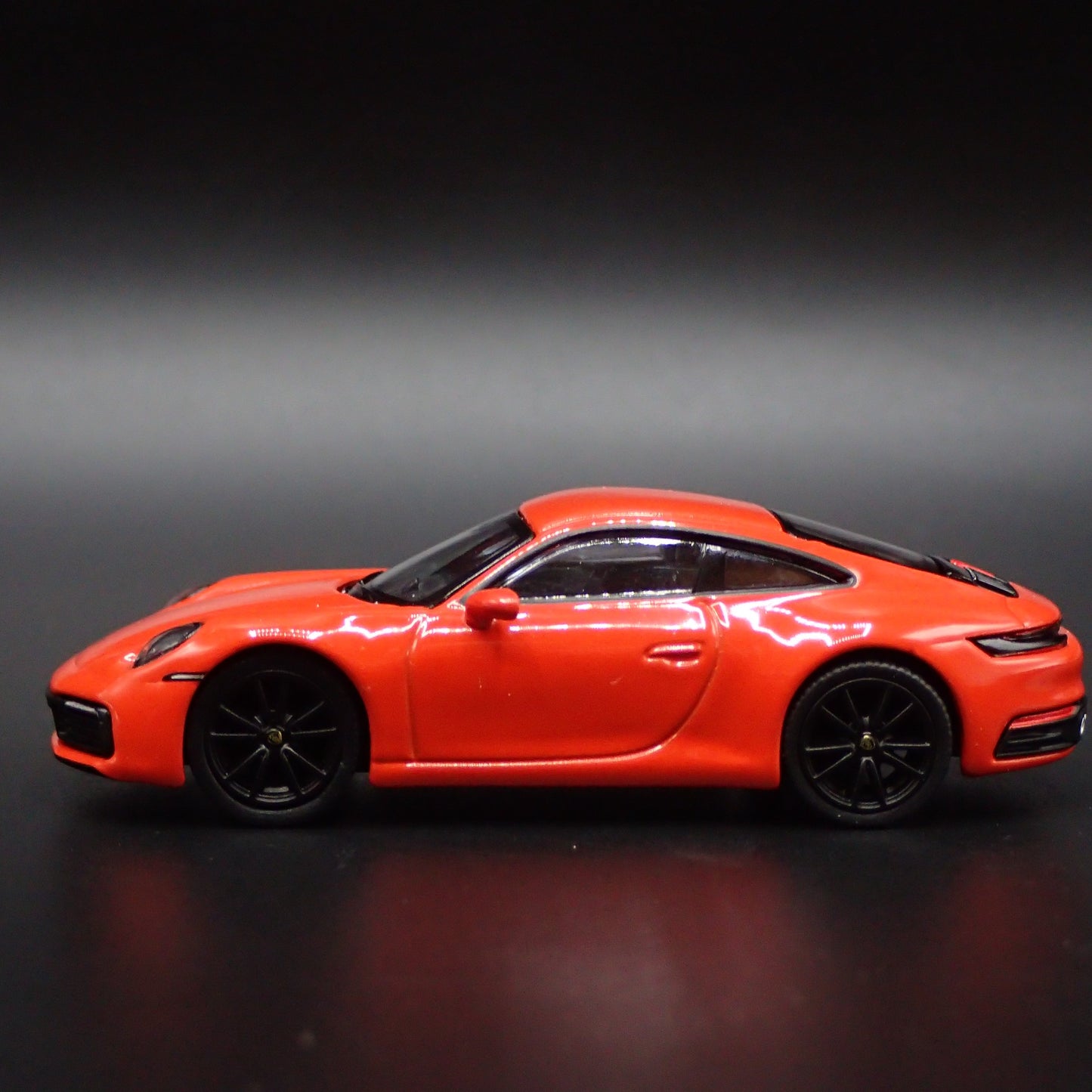 2018-2025 PORSCHE 911 CARRERA 4S 992 ORANGE 1:64 SCALE DIORAMA DIECAST MODEL CAR