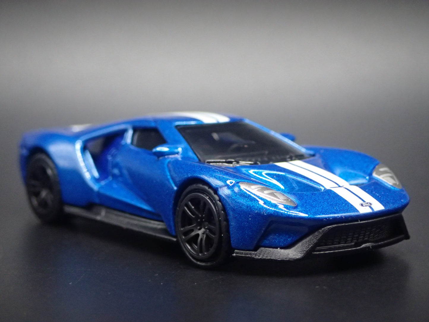 2017-2022 FORD GT SUPERCAR BLUE 1:64 SCALE COLLECTIBLE DIORAMA DIECAST MODEL CAR