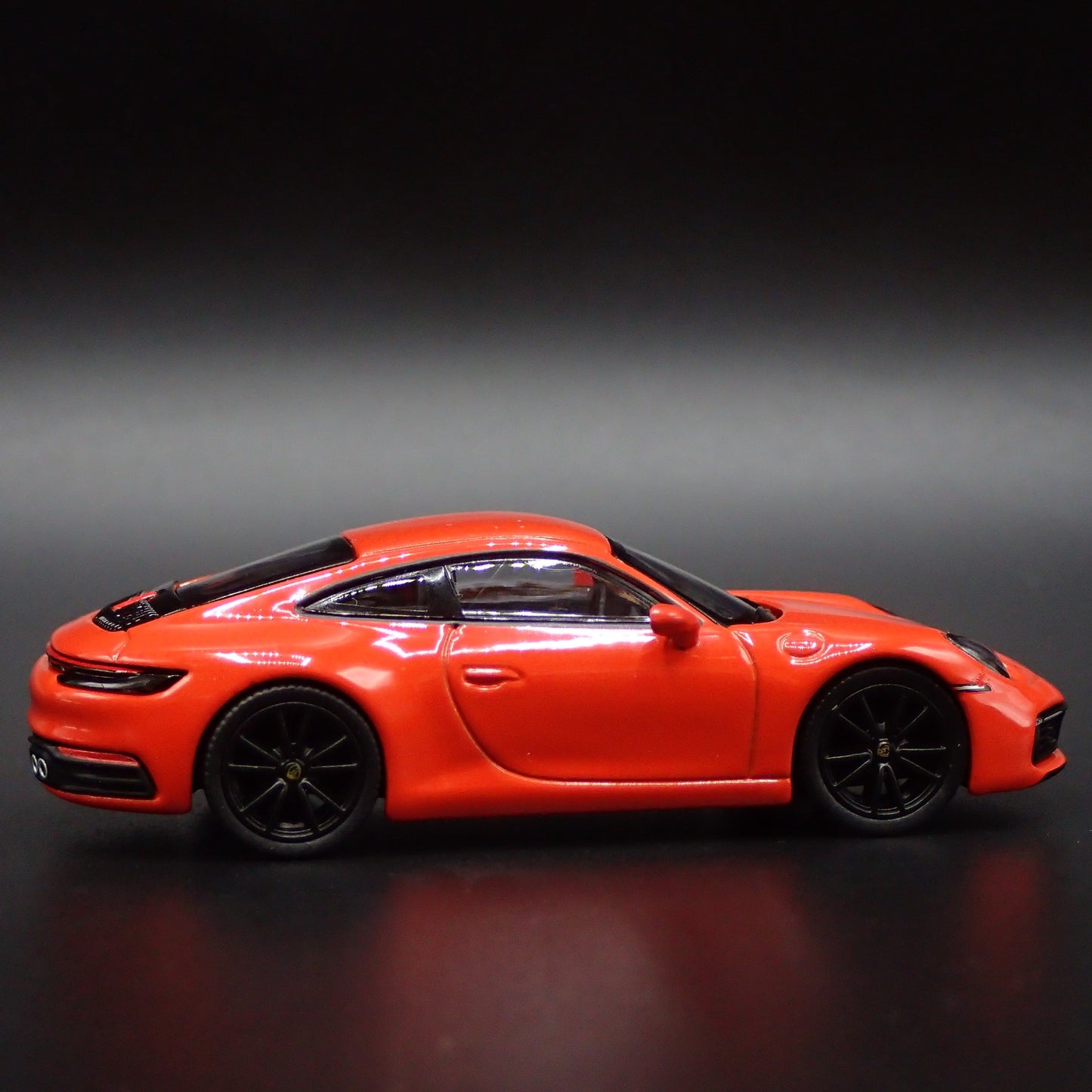 2018-2025 PORSCHE 911 CARRERA 4S 992 ORANGE 1:64 SCALE DIORAMA DIECAST MODEL CAR