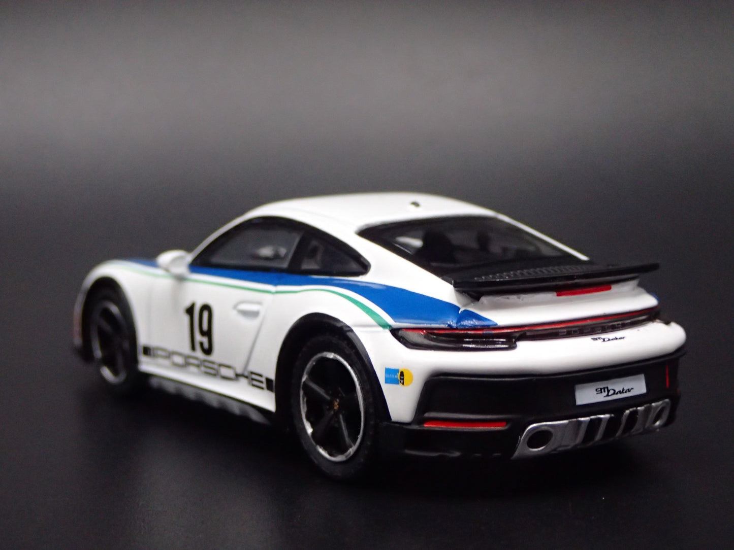 PORSCHE 911 DAKAR RALLYE OFF ROAD WHITE 1/64 SCALE COLLECTIBLE DIECAST MODEL CAR