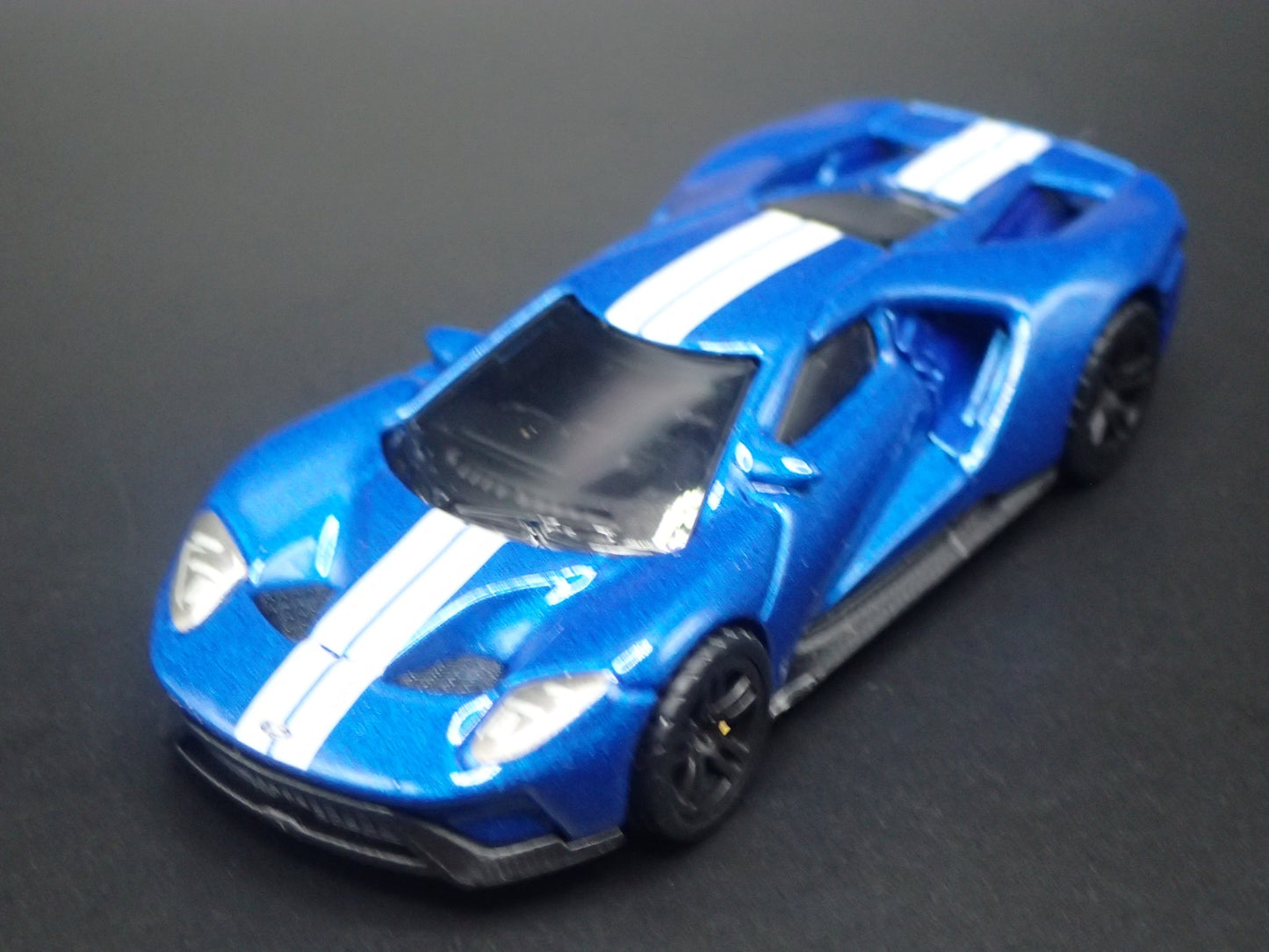 2017-2022 FORD GT SUPERCAR BLUE 1:64 SCALE COLLECTIBLE DIORAMA DIECAST MODEL CAR